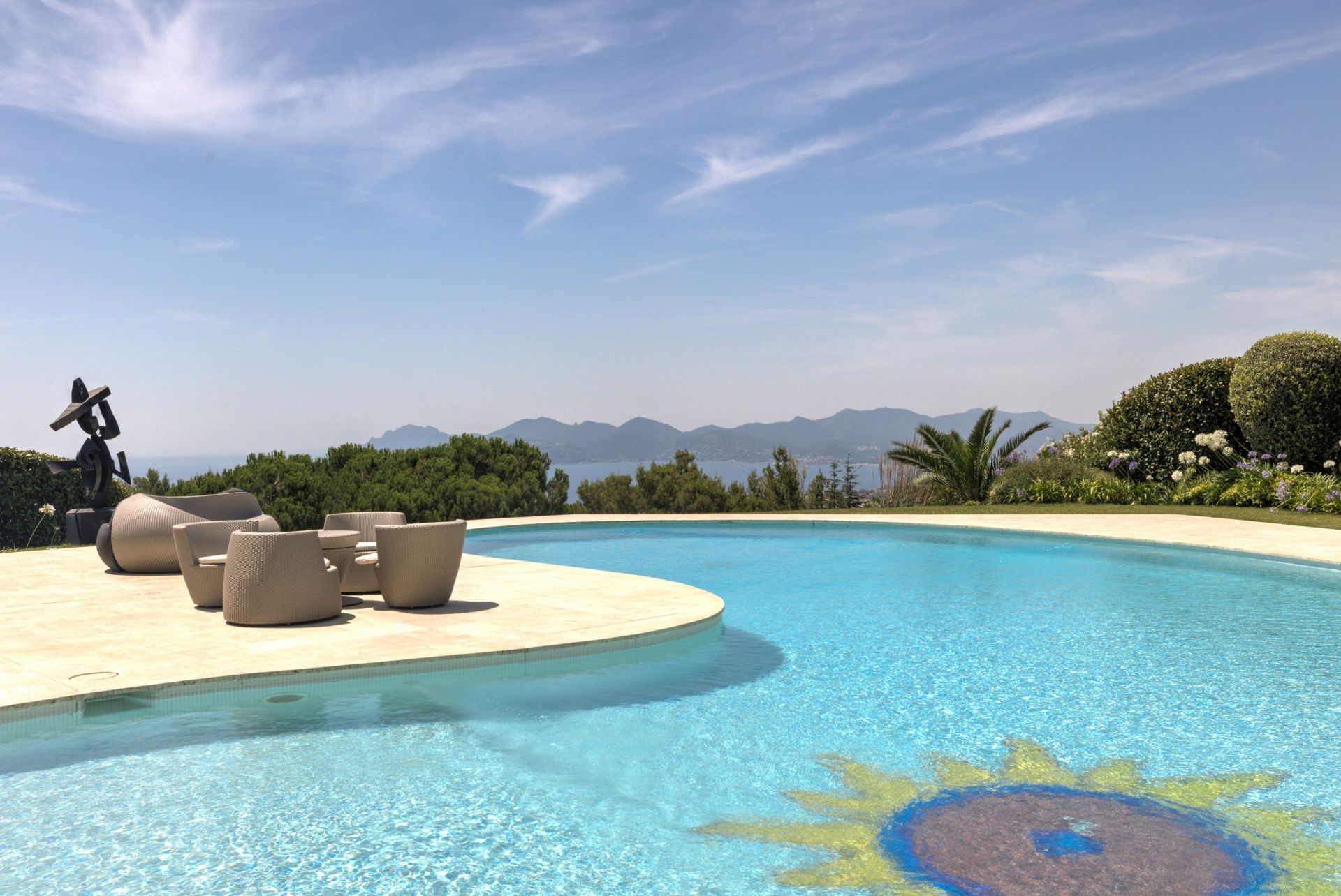 luxury villa 10 Rooms for sale on CANNES (06400)