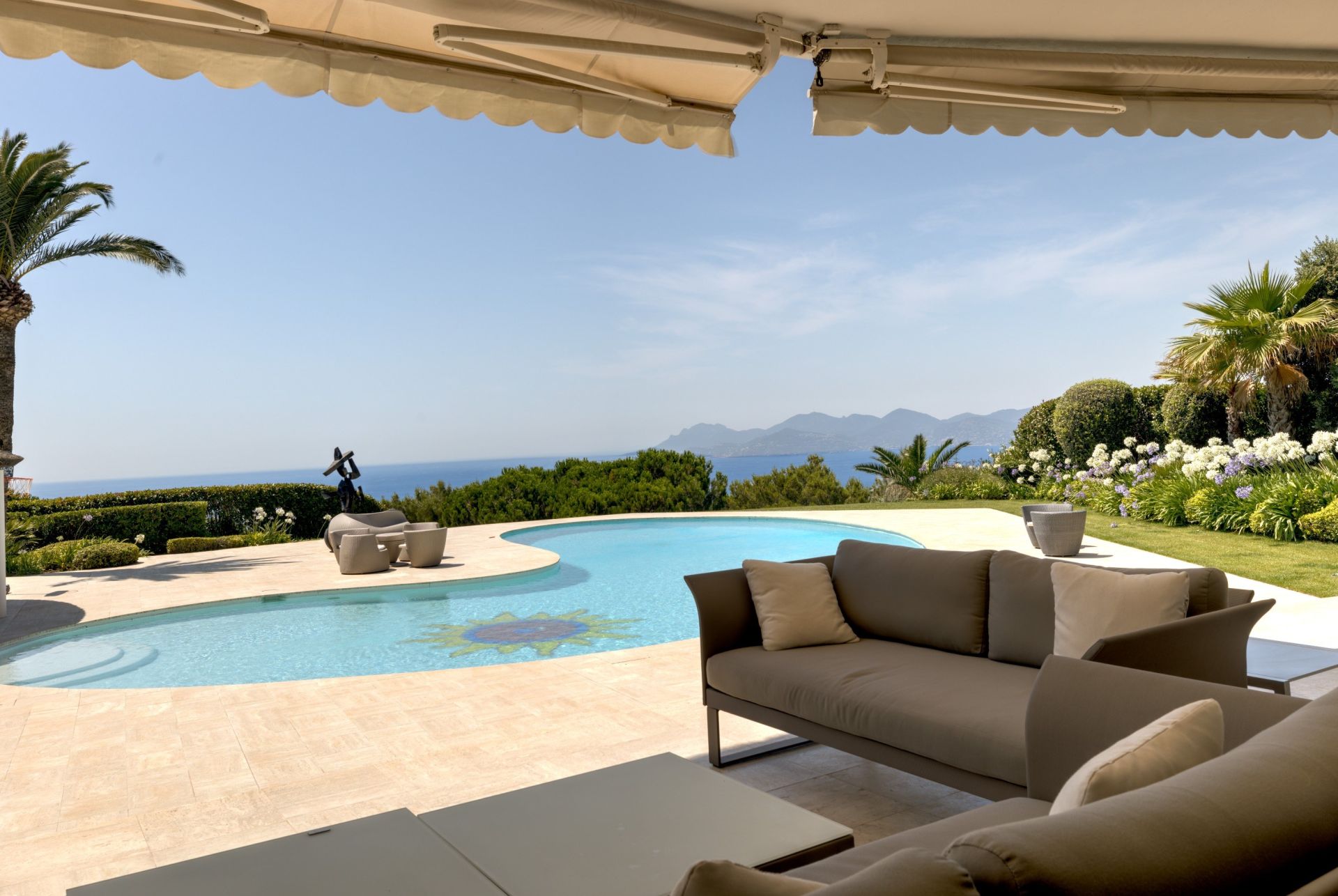 luxury villa 10 Rooms for sale on CANNES (06400)