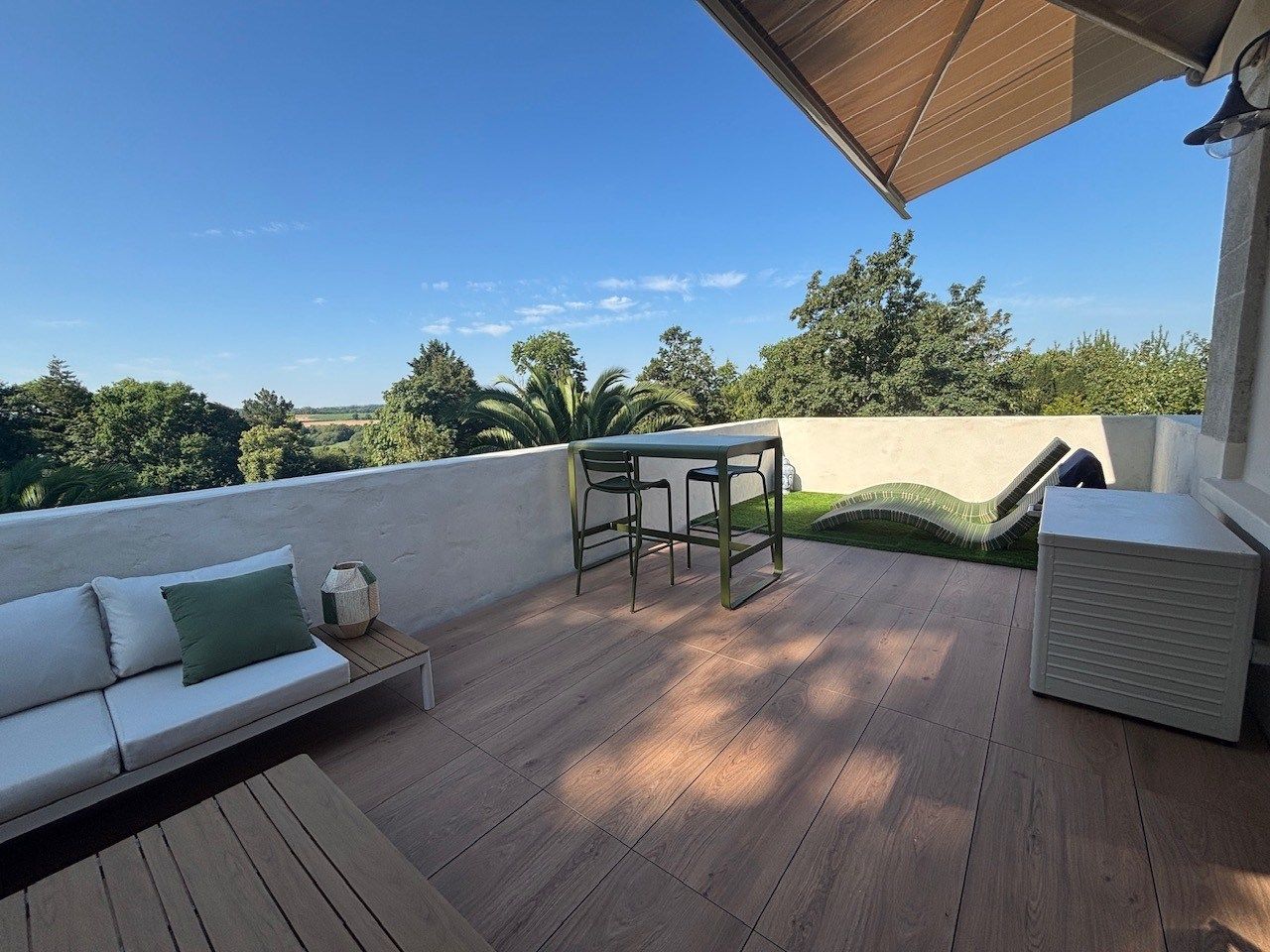 luxury apartment 5 Rooms for sale on PLEURTUIT (35730)