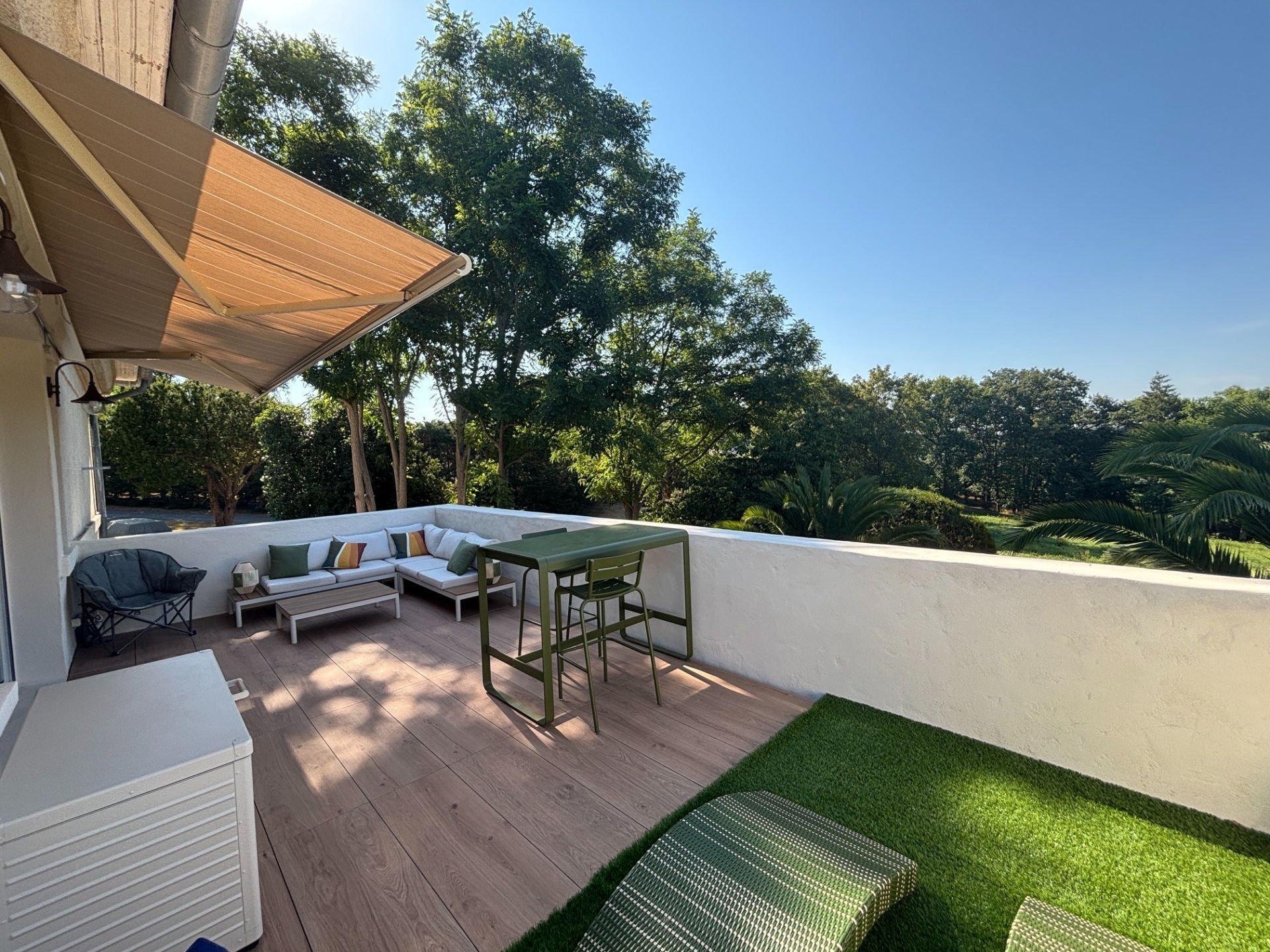 luxury apartment 5 Rooms for sale on PLEURTUIT (35730)