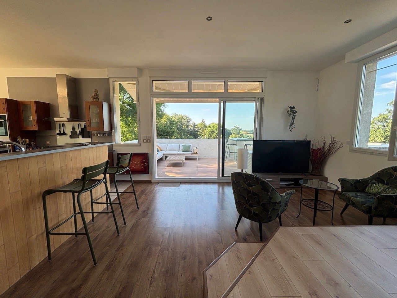 luxury apartment 5 Rooms for sale on PLEURTUIT (35730)