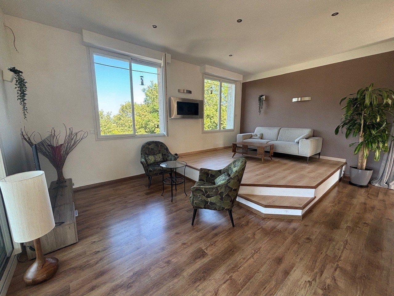 luxury apartment 5 Rooms for sale on PLEURTUIT (35730)