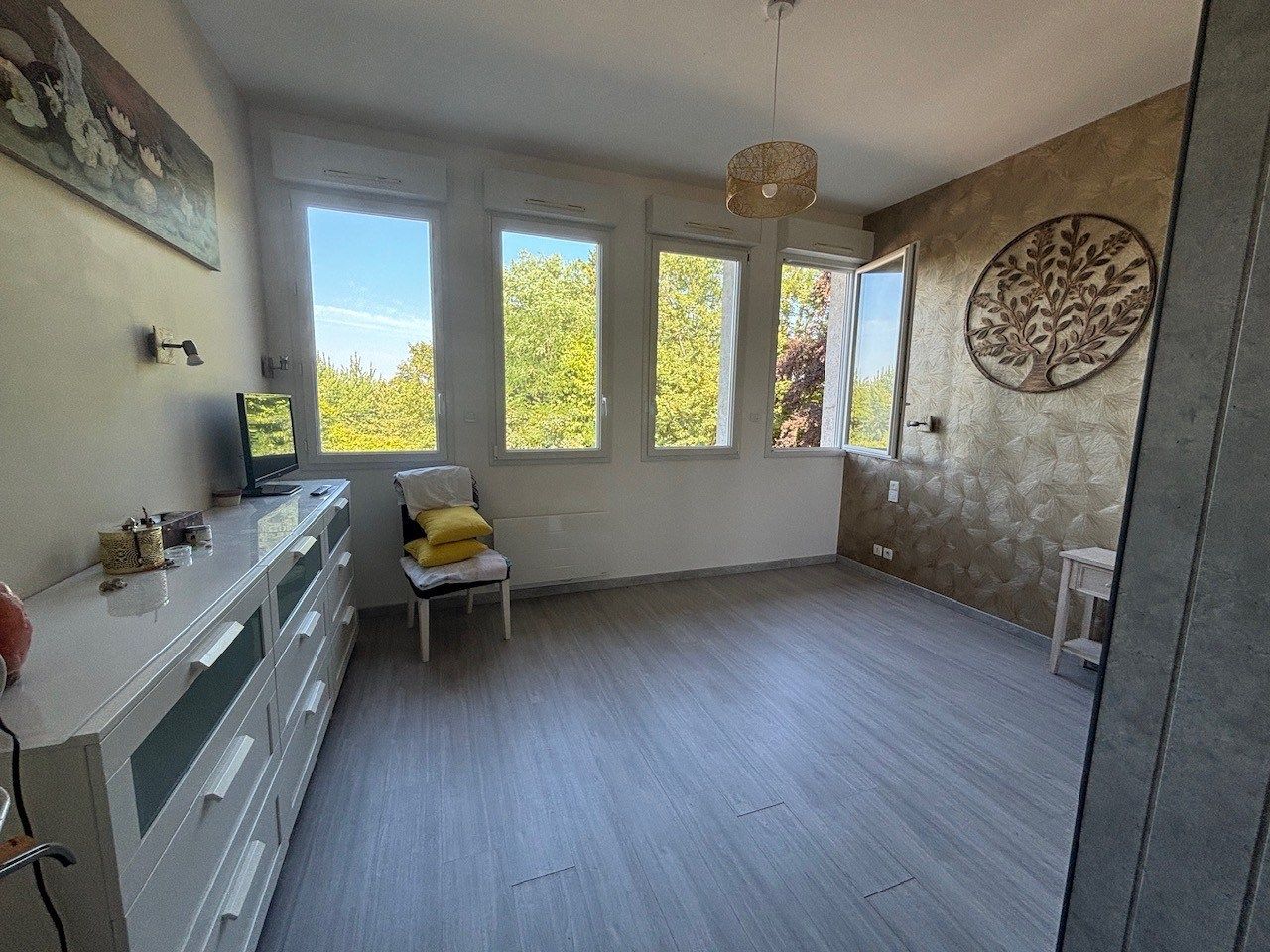 luxury apartment 5 Rooms for sale on PLEURTUIT (35730)