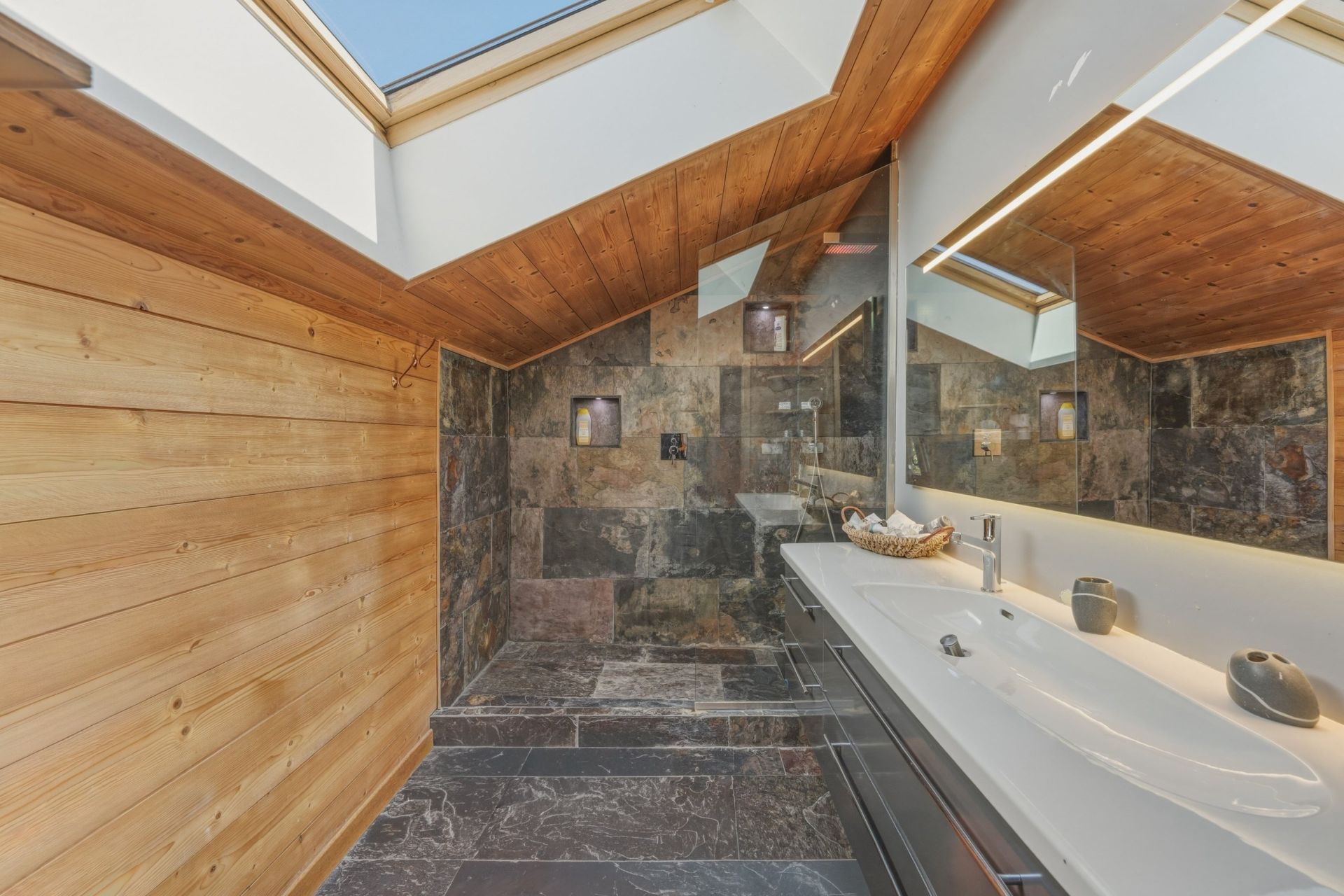 maison contemporaine 6 Pièces en vente sur ST CERGUES (74140)