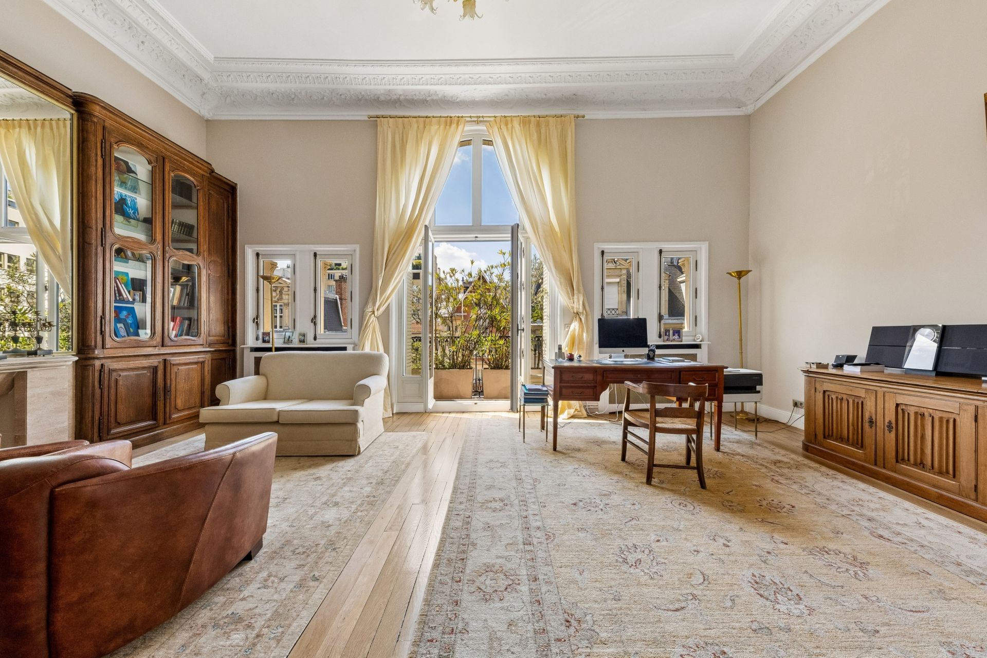 mansion (hôtel particulier) 8 Rooms for sale on PARIS (75116)