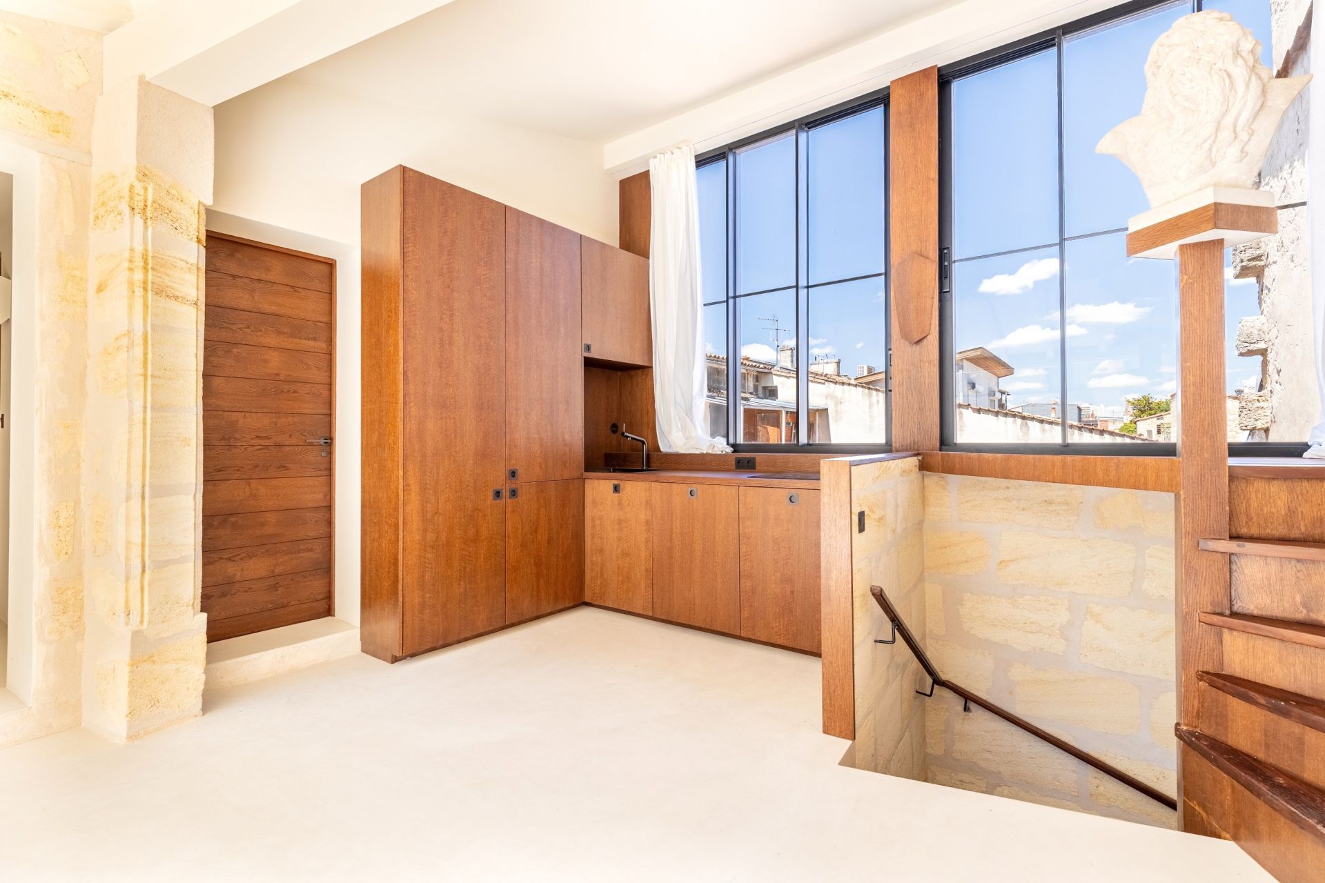 luxury apartment 4 Rooms for sale on BORDEAUX (33000)