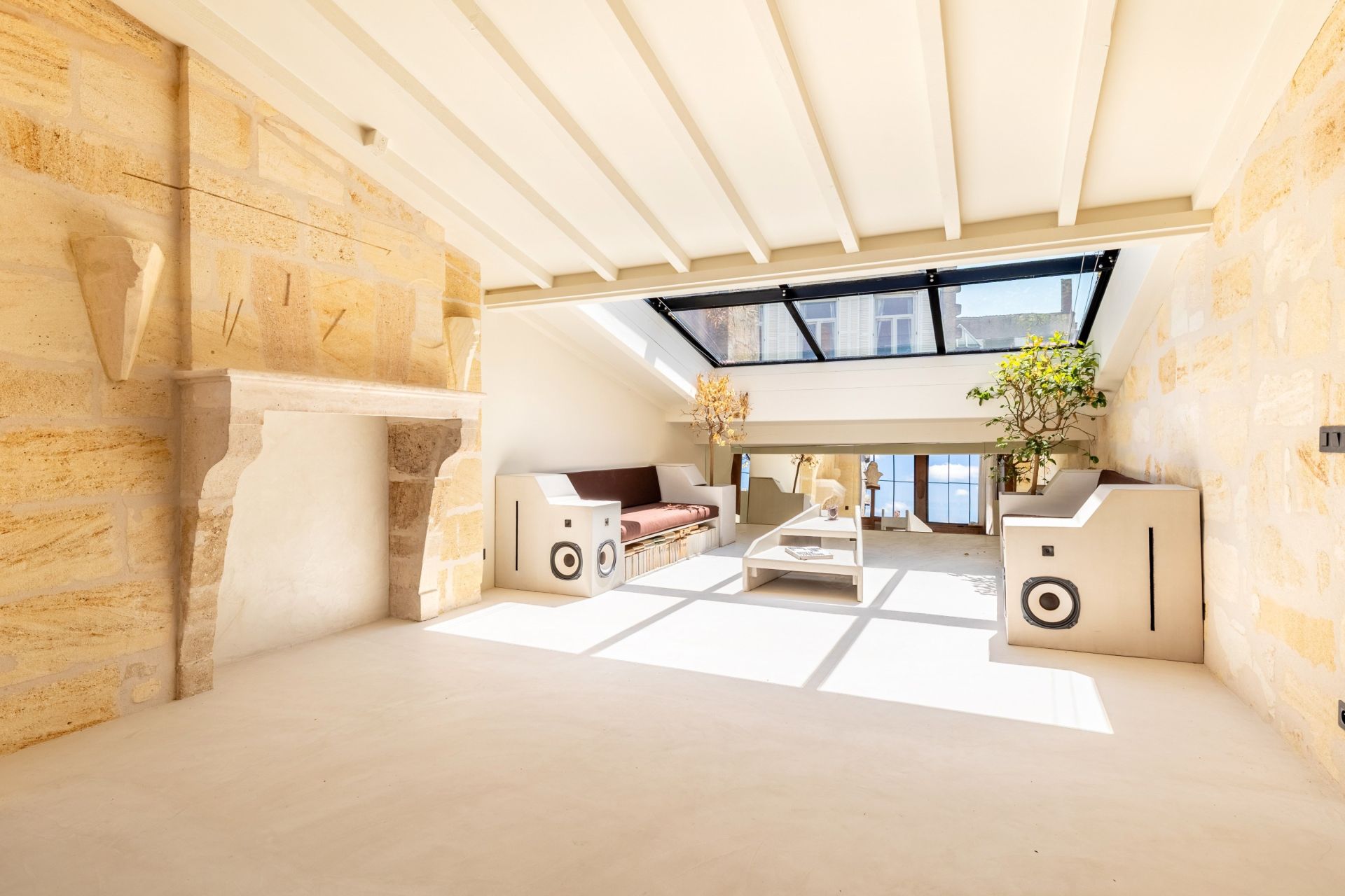 luxury apartment 4 Rooms for sale on BORDEAUX (33000)