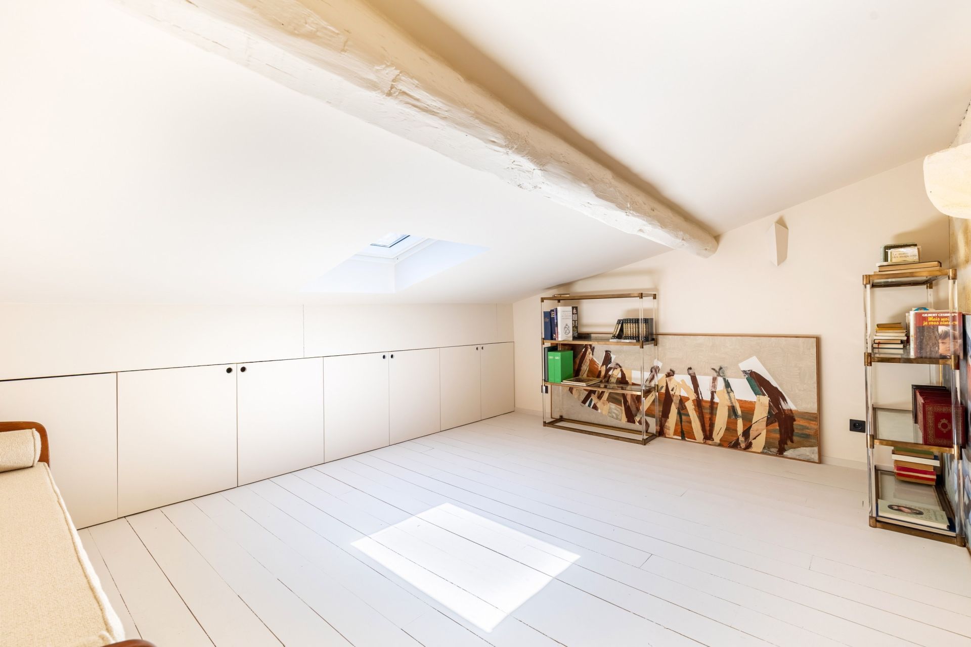 luxury apartment 4 Rooms for sale on BORDEAUX (33000)