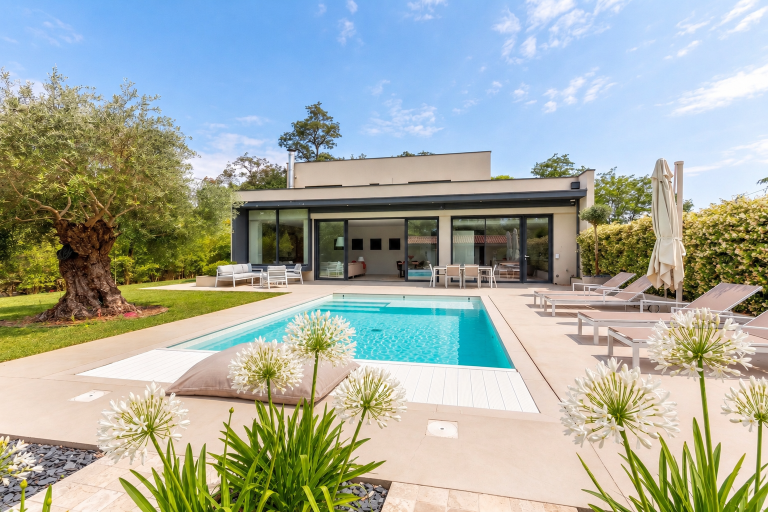 luxury house 6 Rooms for sale on BORDEAUX (33000)