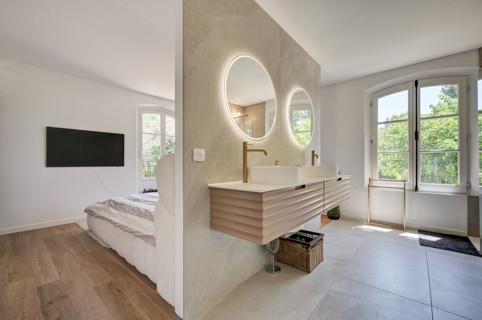 luxury house 7 Rooms for sale on AIX EN PROVENCE (13100)