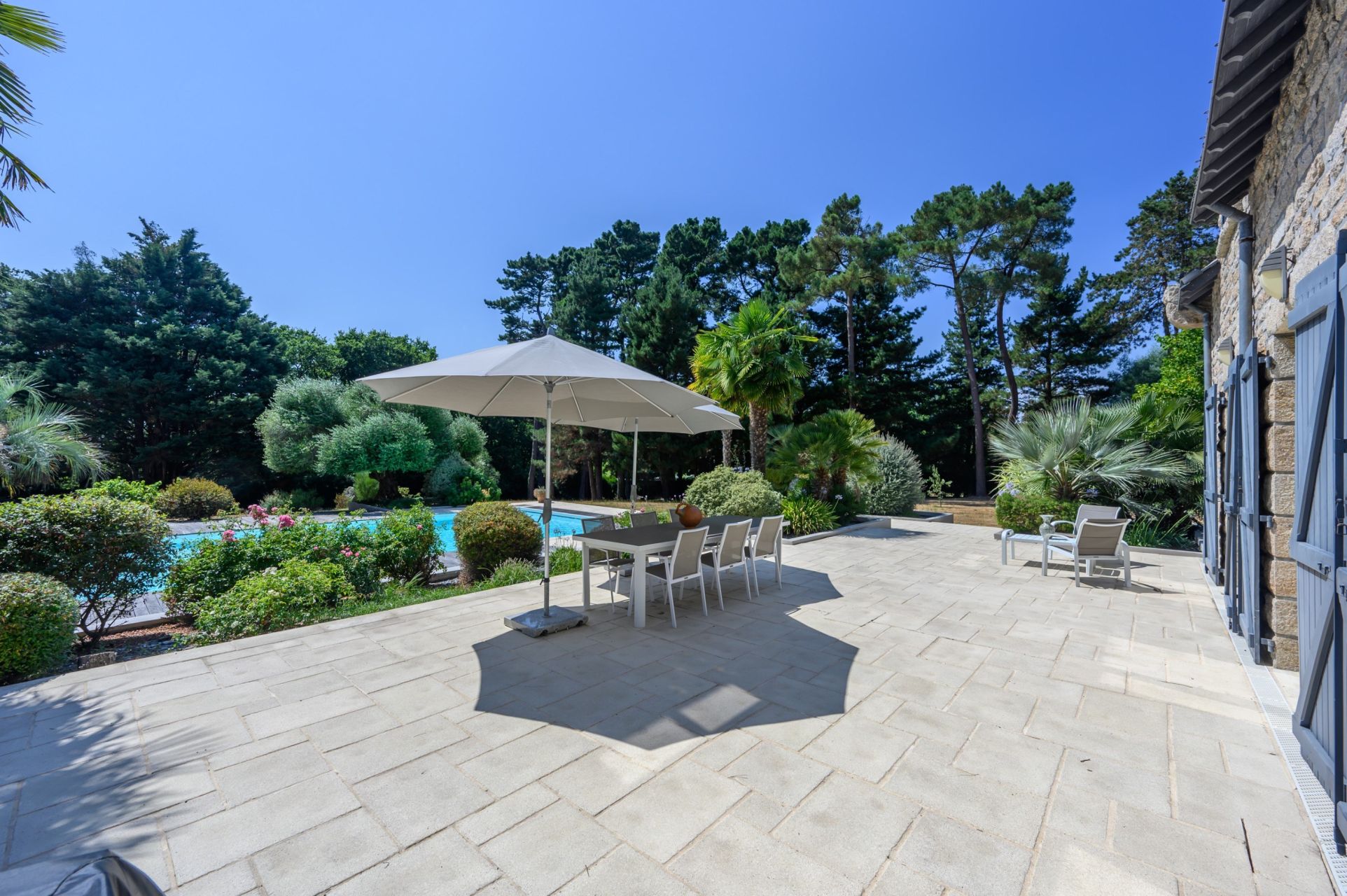 luxury property 7 Rooms for sale on GUERANDE (44350)