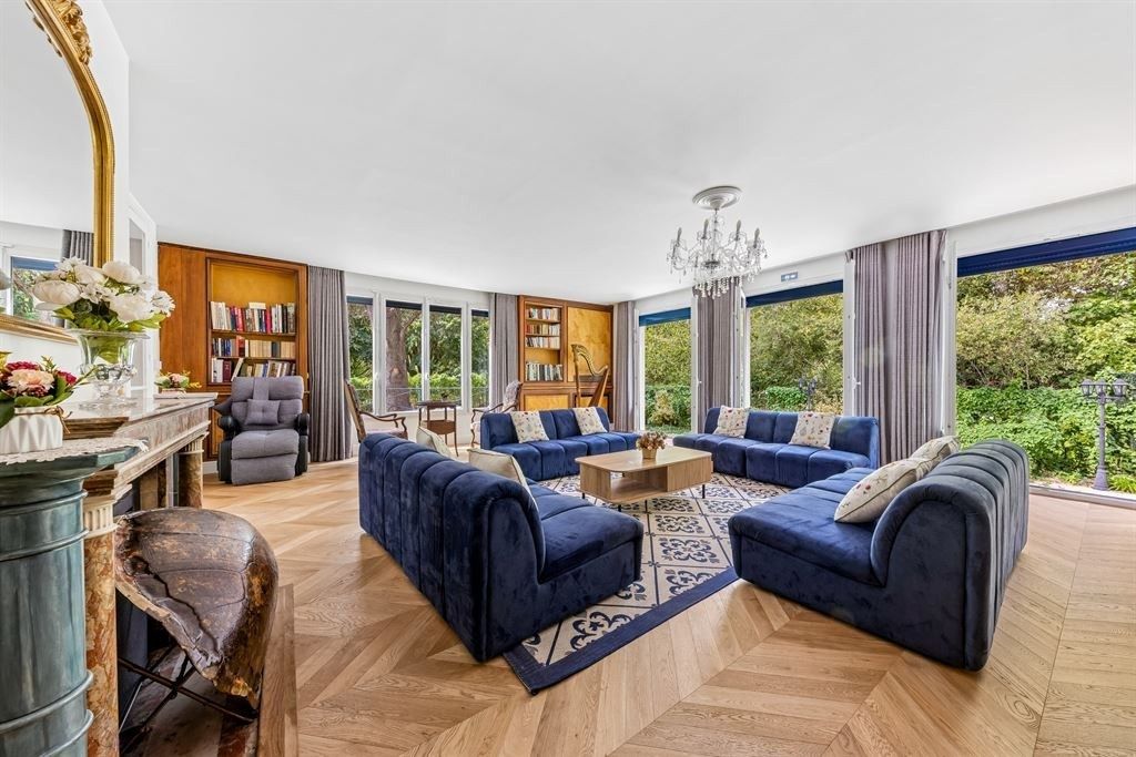 luxury house 18 Rooms for sale on SCEAUX (92330)