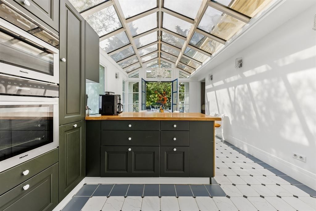 luxury house 18 Rooms for sale on SCEAUX (92330)