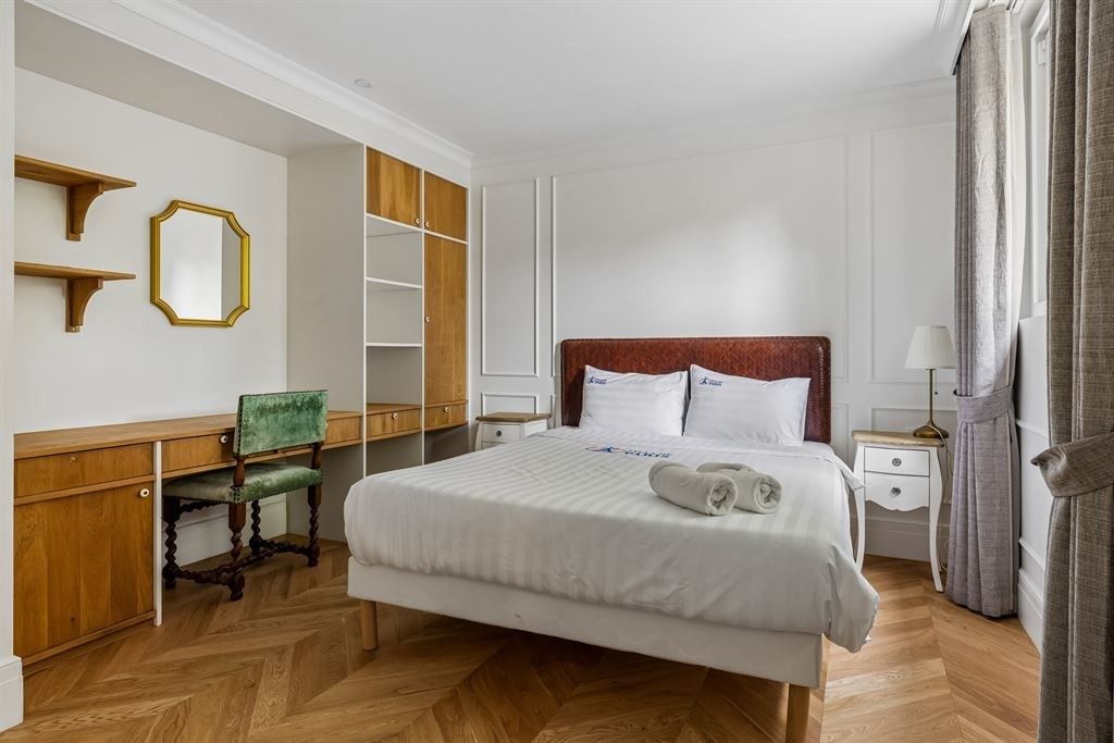 luxury house 18 Rooms for sale on SCEAUX (92330)