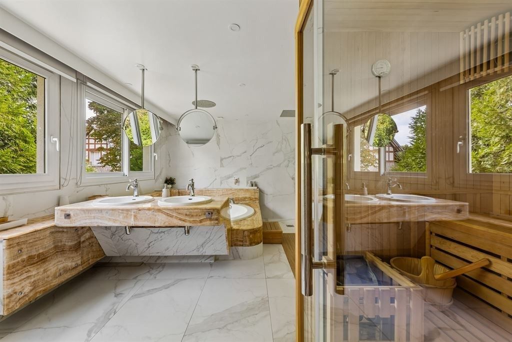 luxury house 18 Rooms for sale on SCEAUX (92330)
