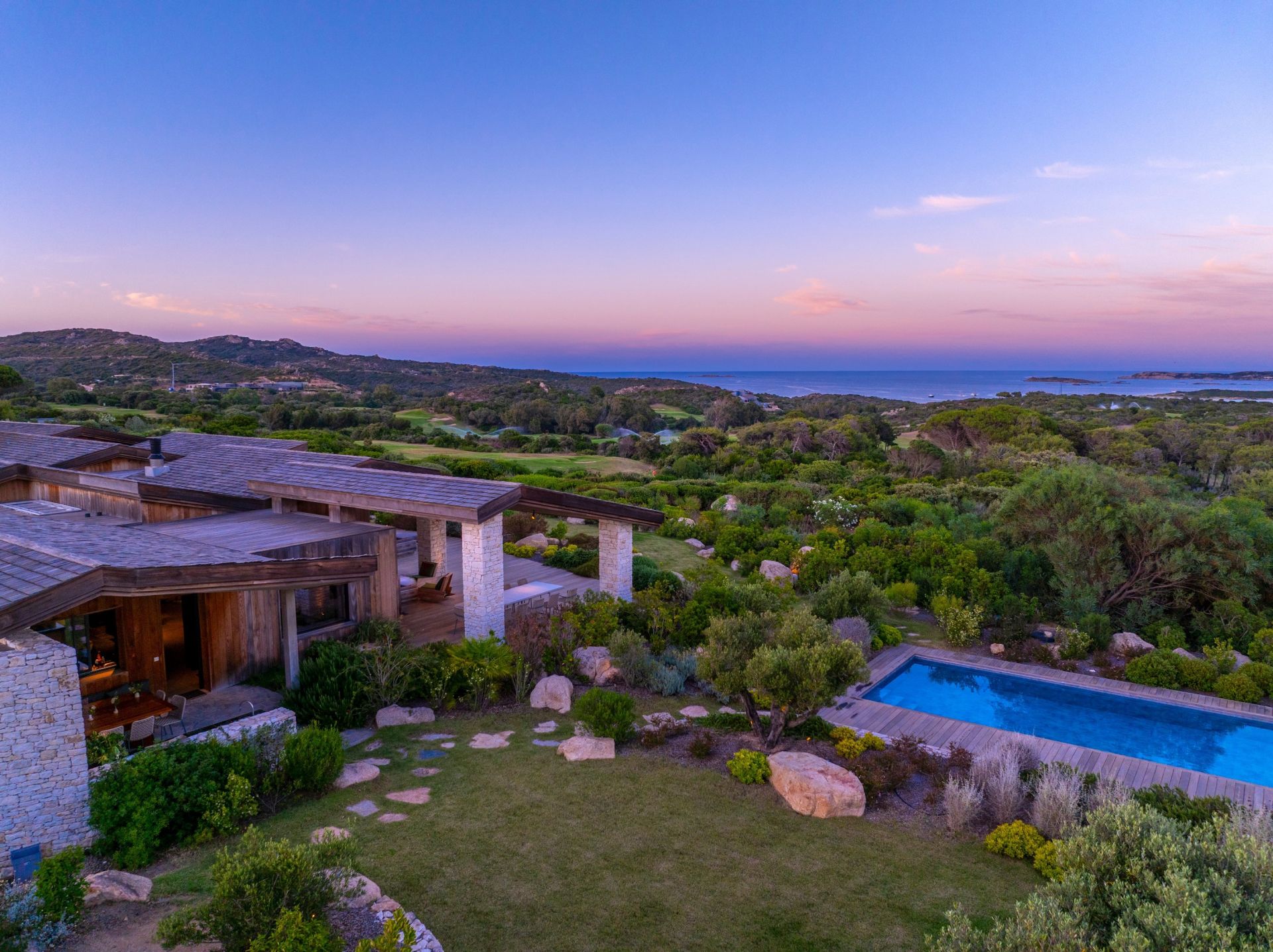 villa de luxe 11 Pièces en location saisonnière sur BONIFACIO (20169)