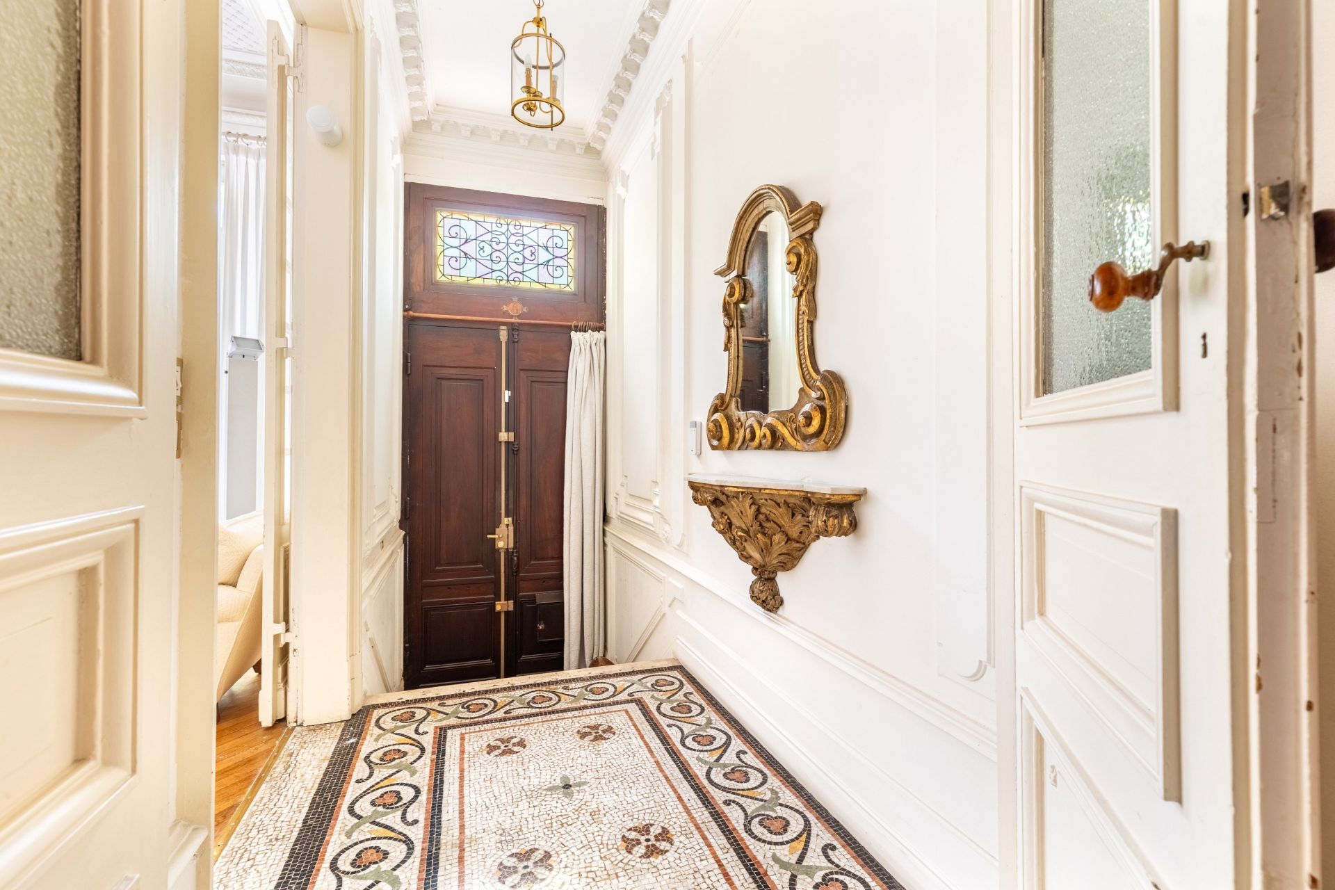 luxury house 6 Rooms for sale on BORDEAUX (33000)