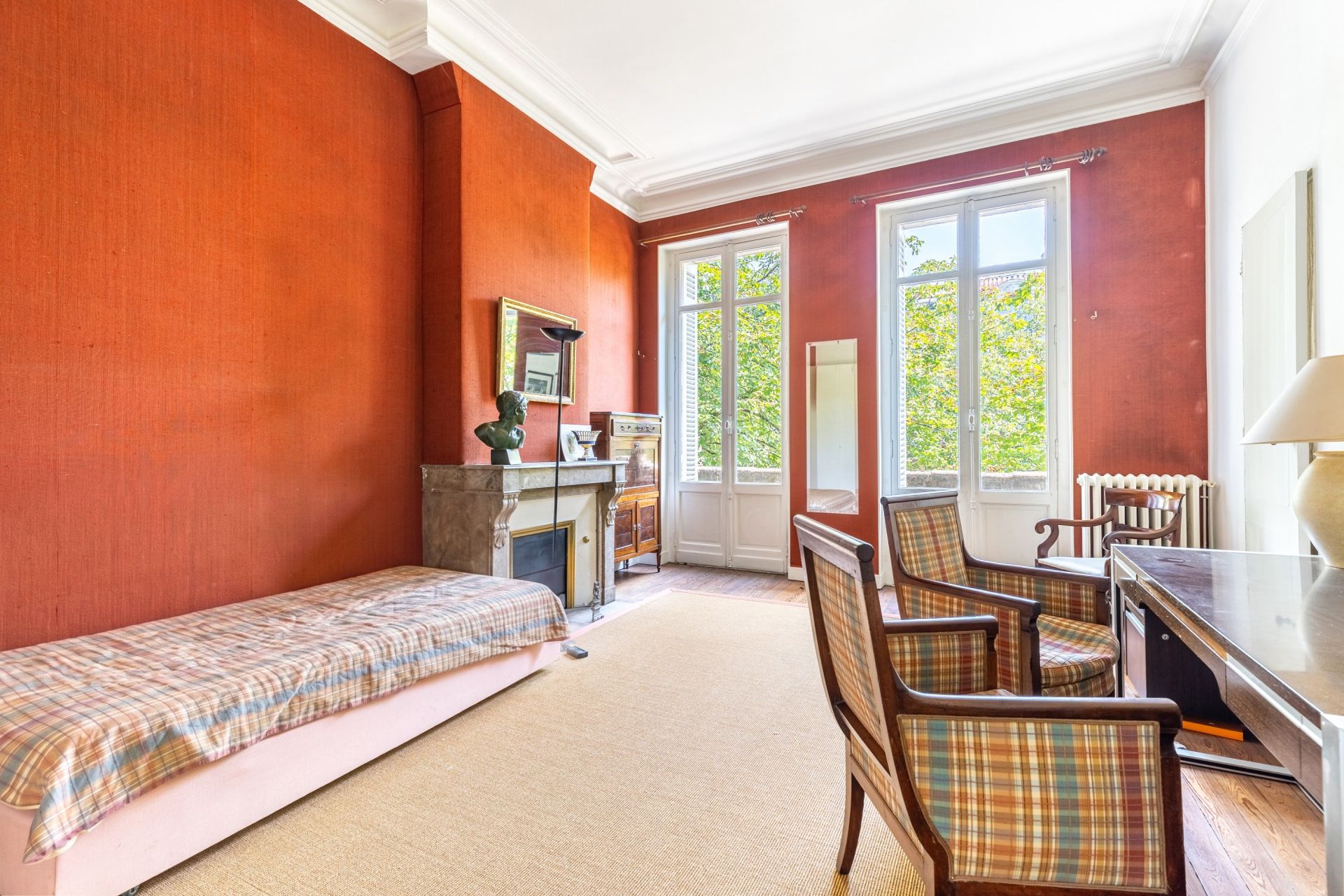 luxury house 6 Rooms for sale on BORDEAUX (33000)
