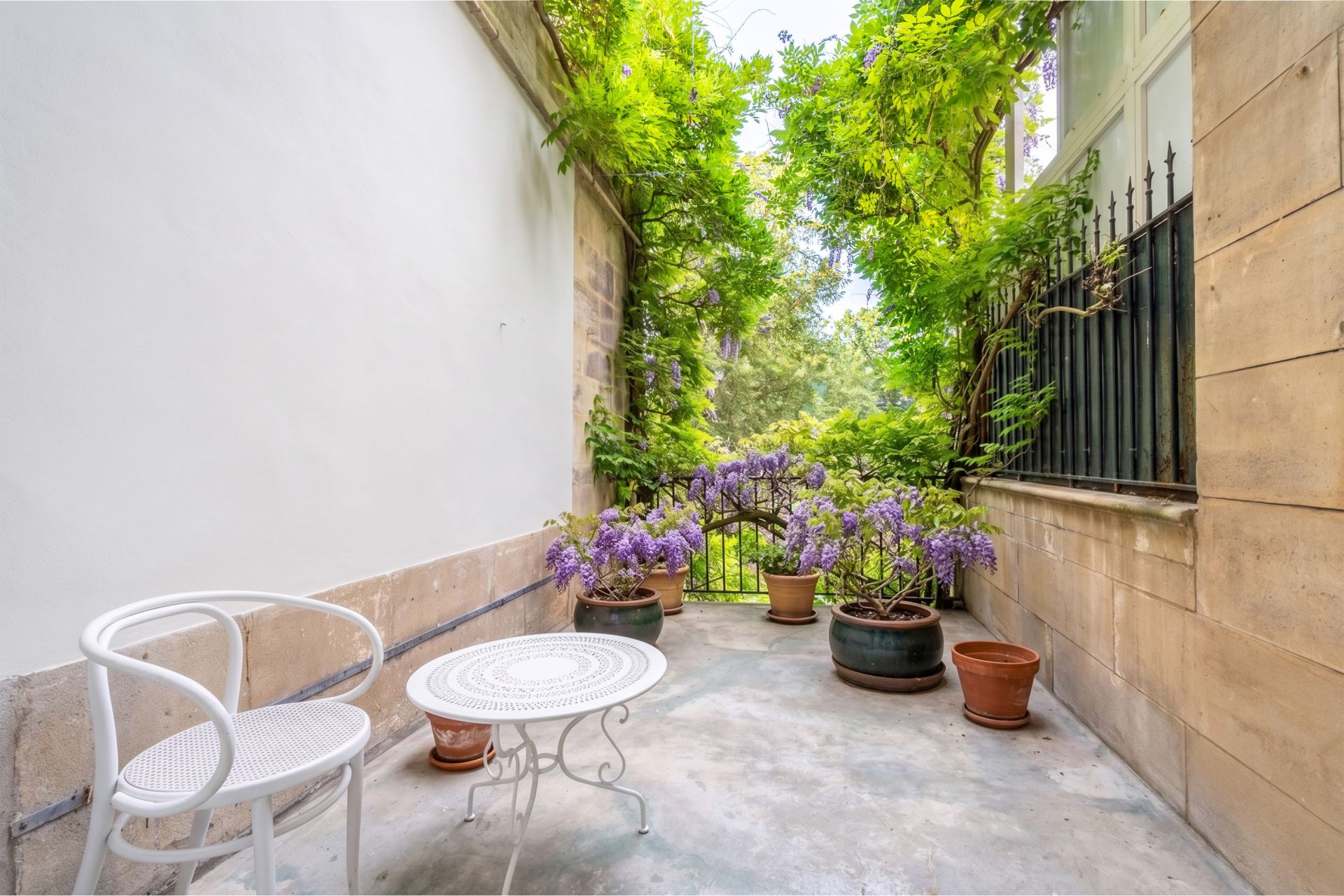 luxury house 6 Rooms for sale on BORDEAUX (33000)