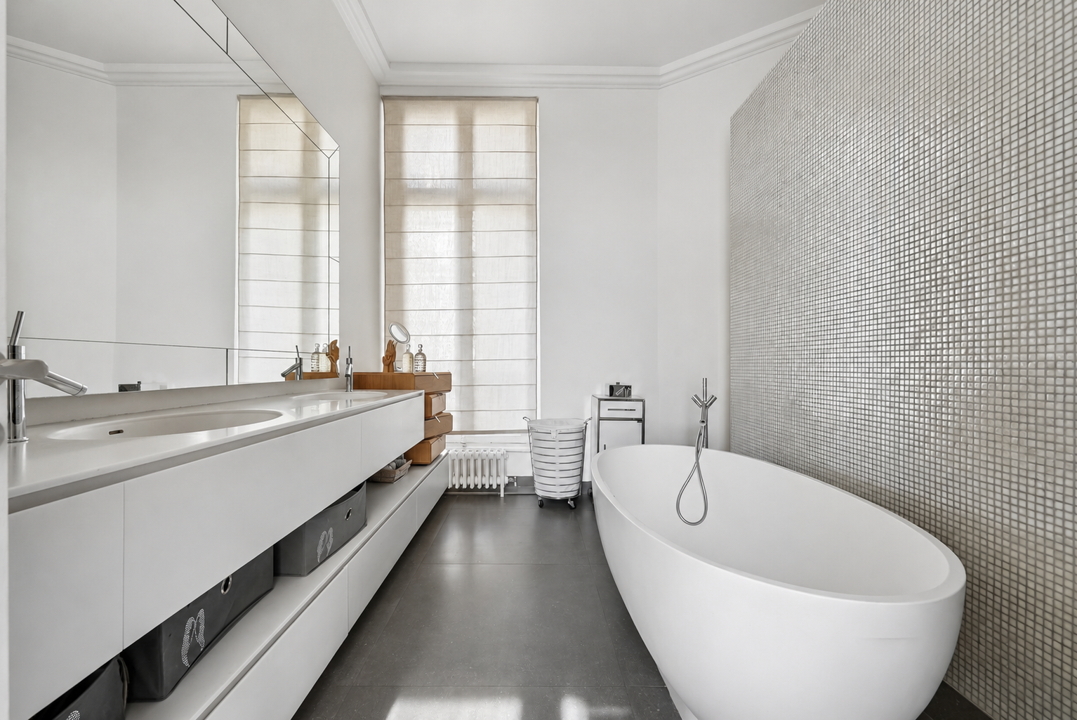 luxury apartment 7 Rooms for rent on PARIS (75016)