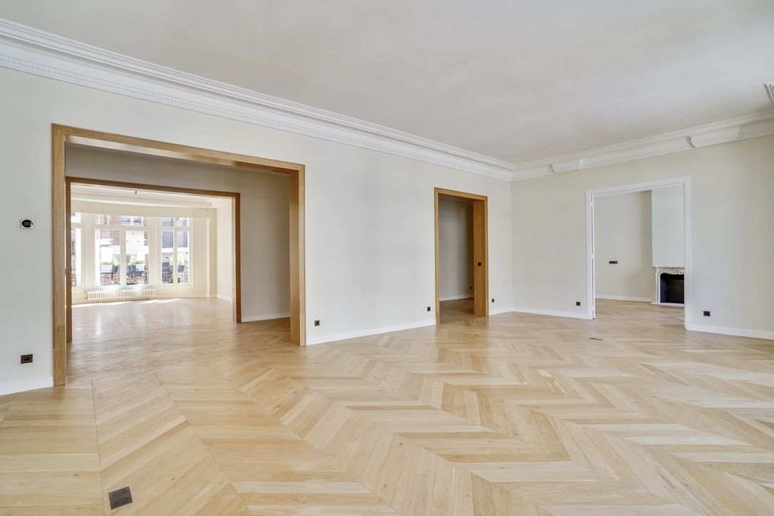 luxury apartment 8 Rooms for sale on PARIS (75007)