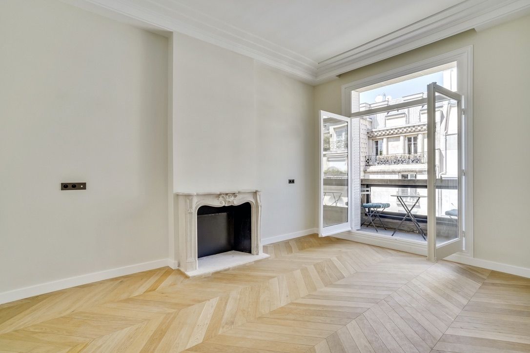 luxury apartment 8 Rooms for sale on PARIS (75007)