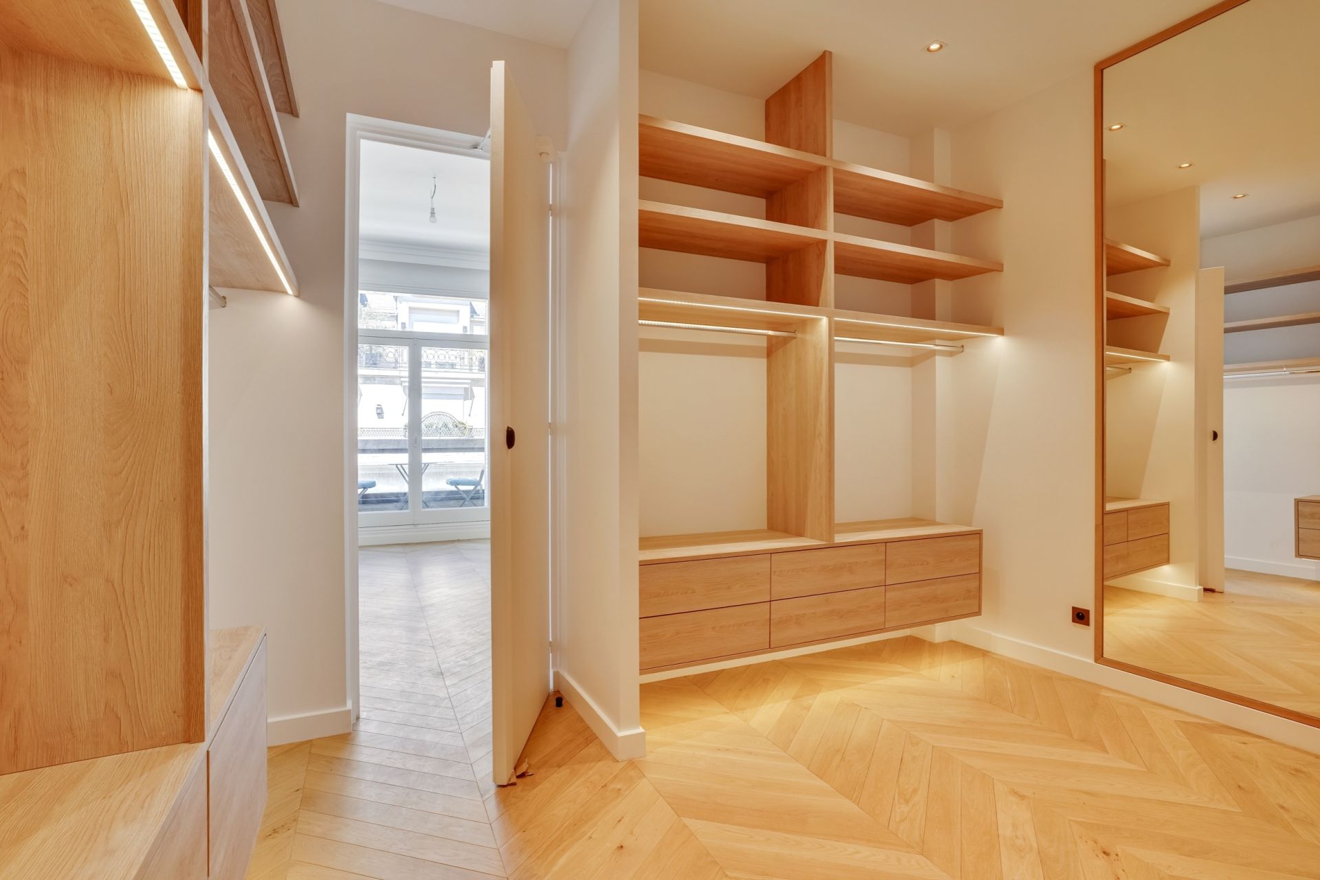 luxury apartment 8 Rooms for sale on PARIS (75007)