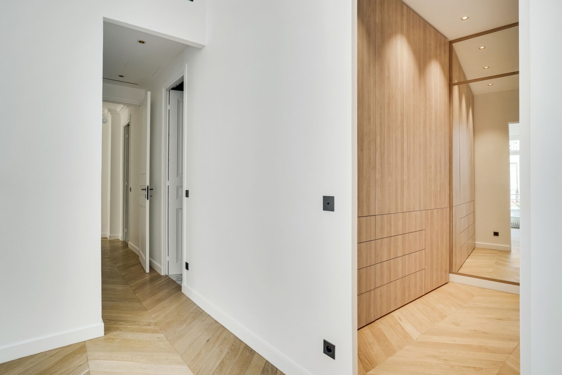 luxury apartment 8 Rooms for sale on PARIS (75007)