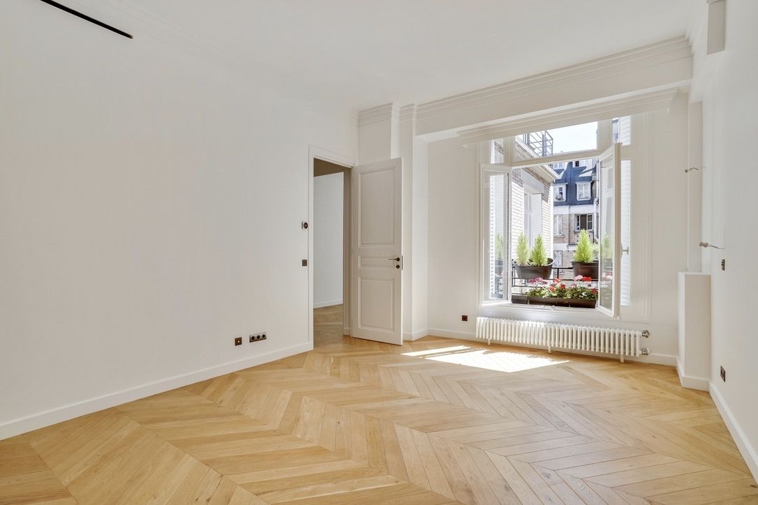 luxury apartment 8 Rooms for sale on PARIS (75007)