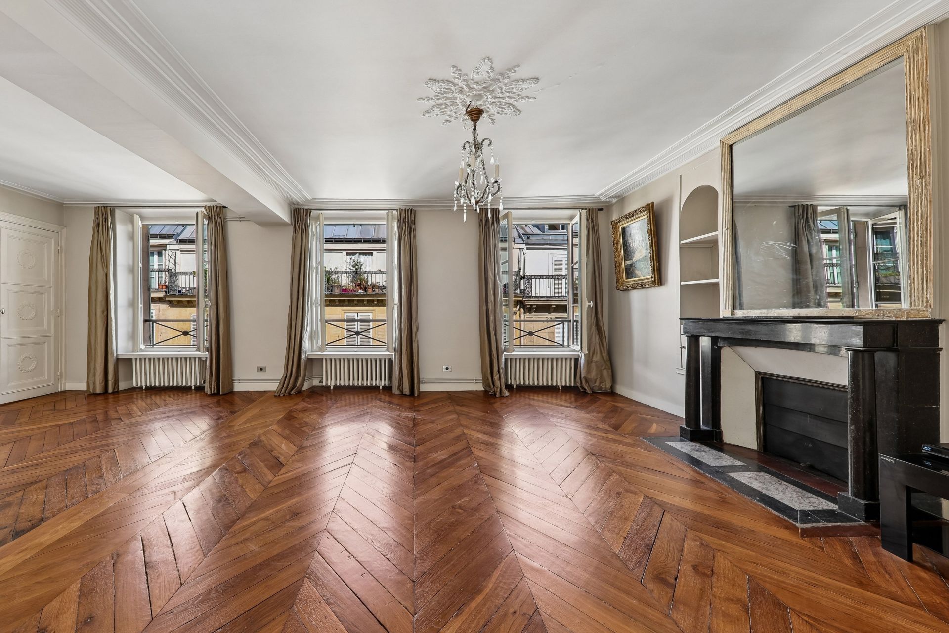 luxury apartment 4 Rooms for sale on PARIS (75008)