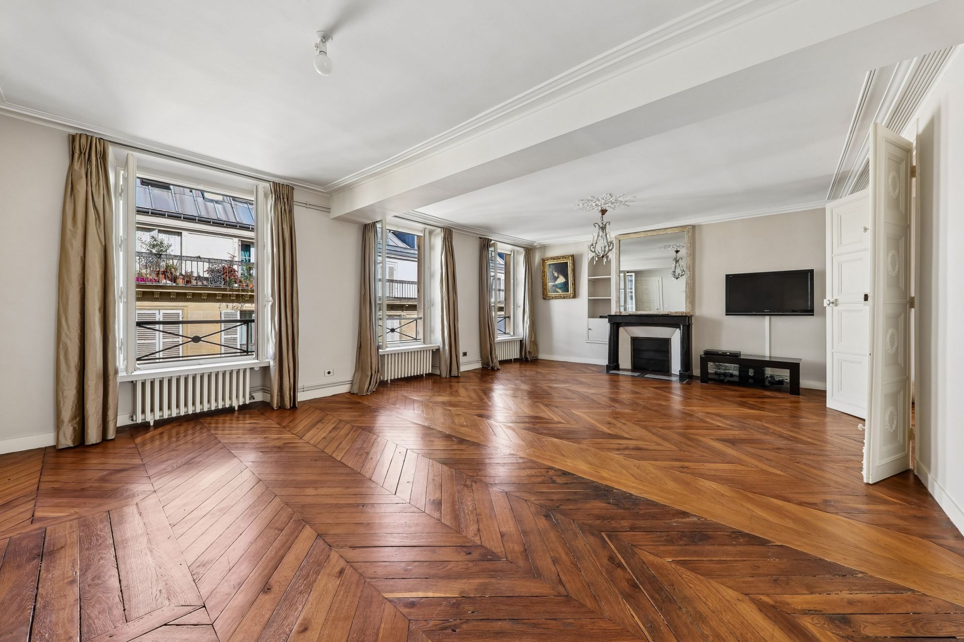 luxury apartment 4 Rooms for sale on PARIS (75008)