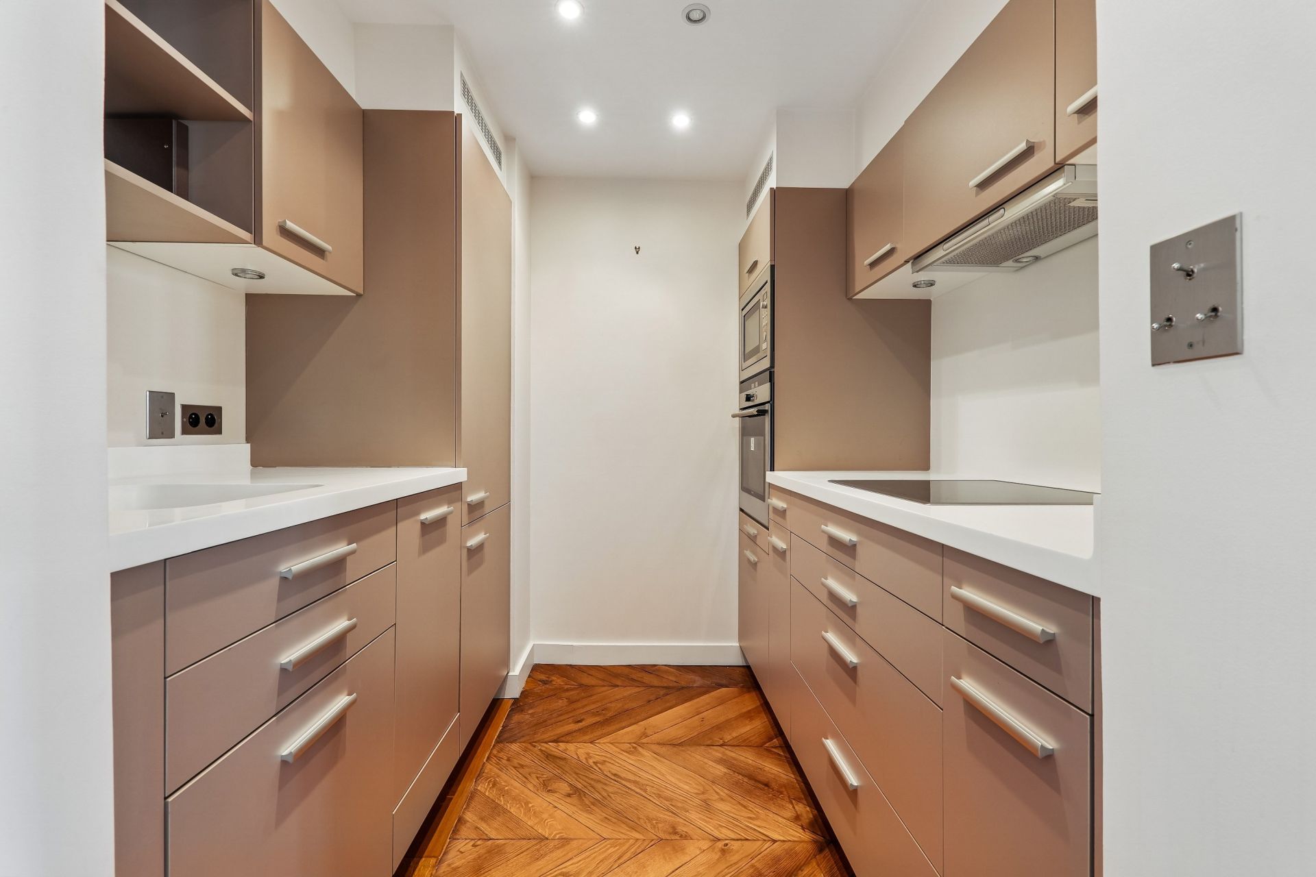 luxury apartment 4 Rooms for sale on PARIS (75008)