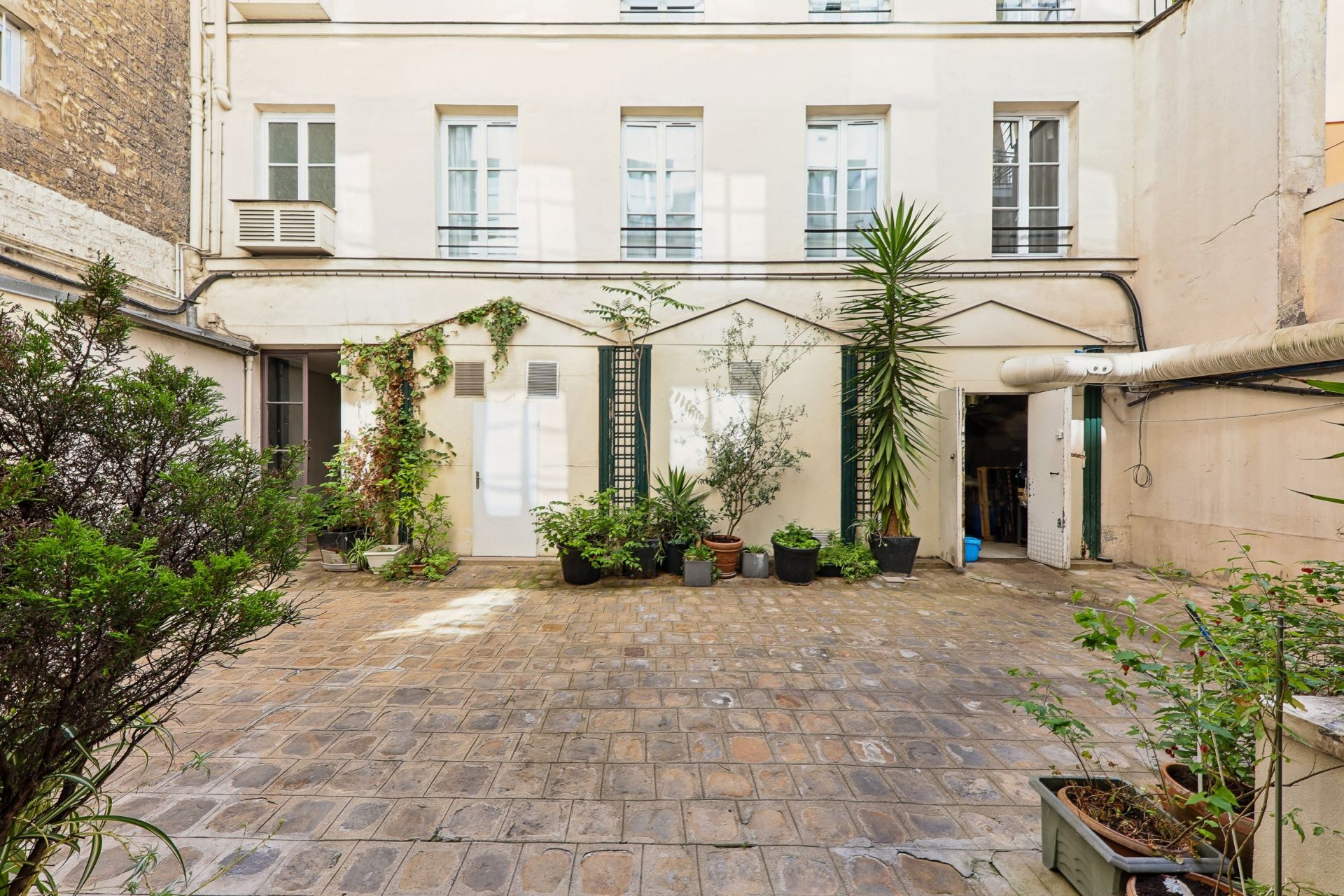 luxury apartment 4 Rooms for sale on PARIS (75008)