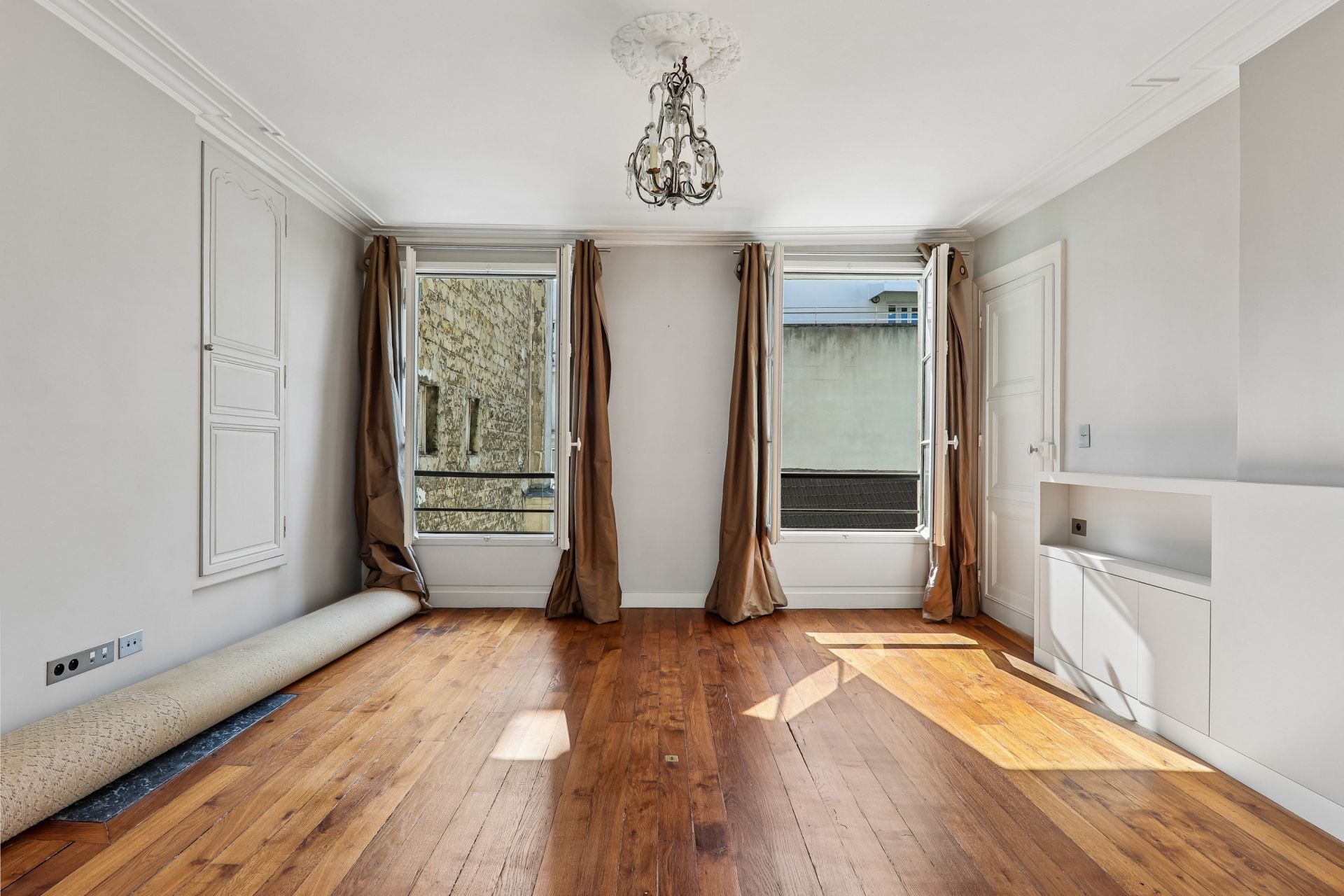 luxury apartment 4 Rooms for sale on PARIS (75008)