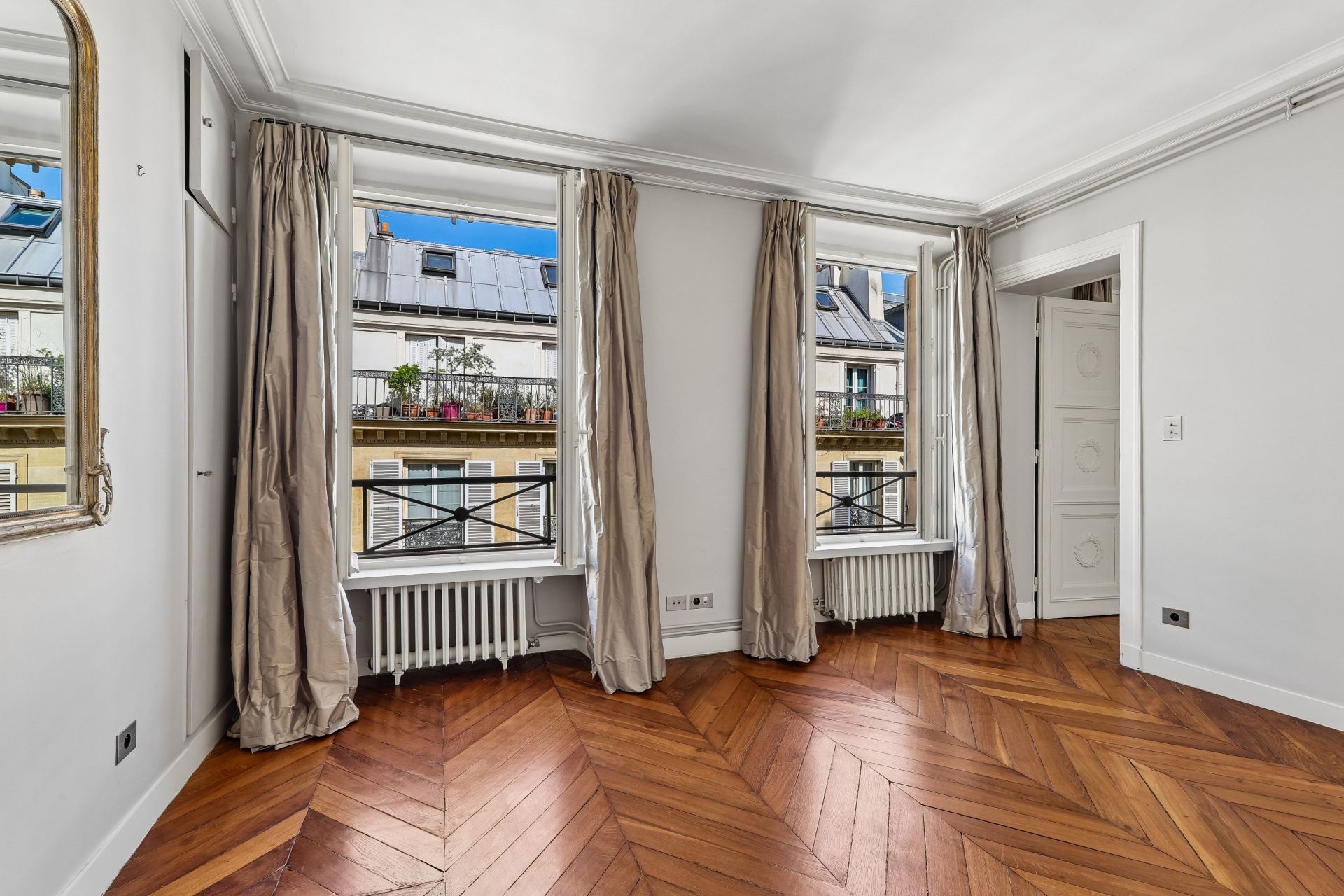 luxury apartment 4 Rooms for sale on PARIS (75008)