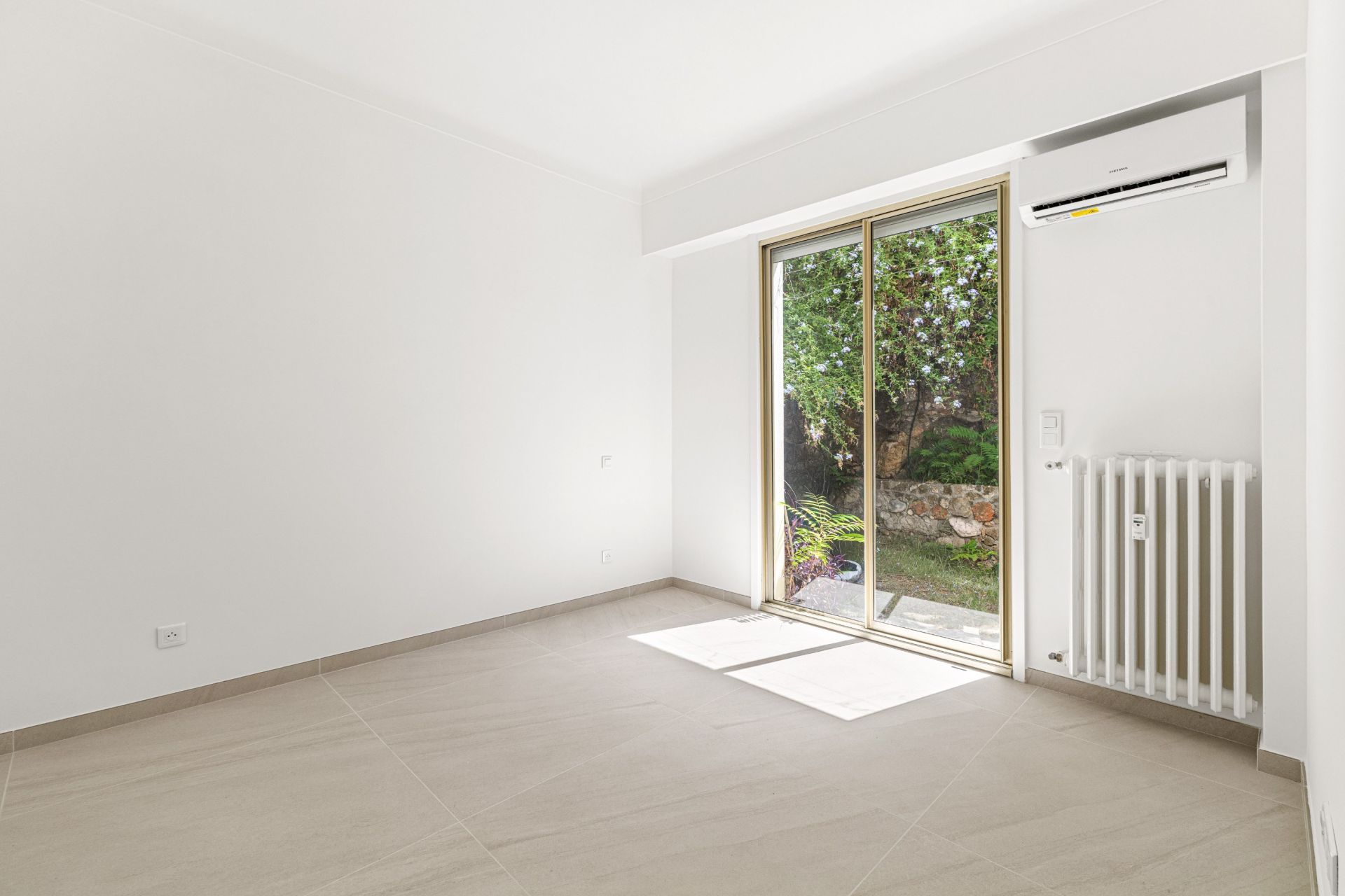 luxury apartment 2 Rooms for sale on NICE (06300)