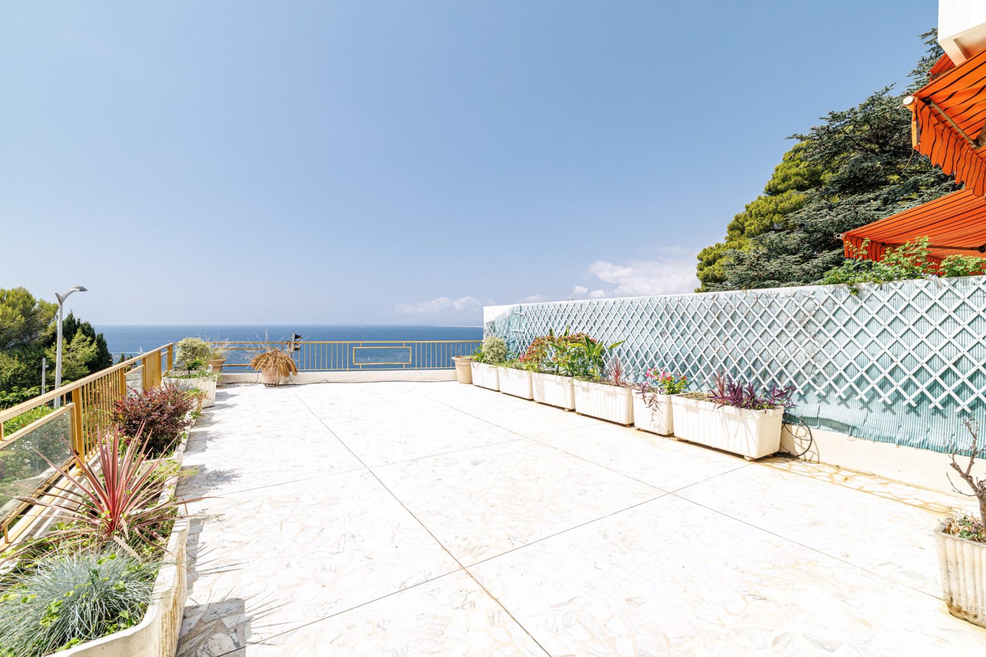 luxury apartment 2 Rooms for sale on NICE (06300)