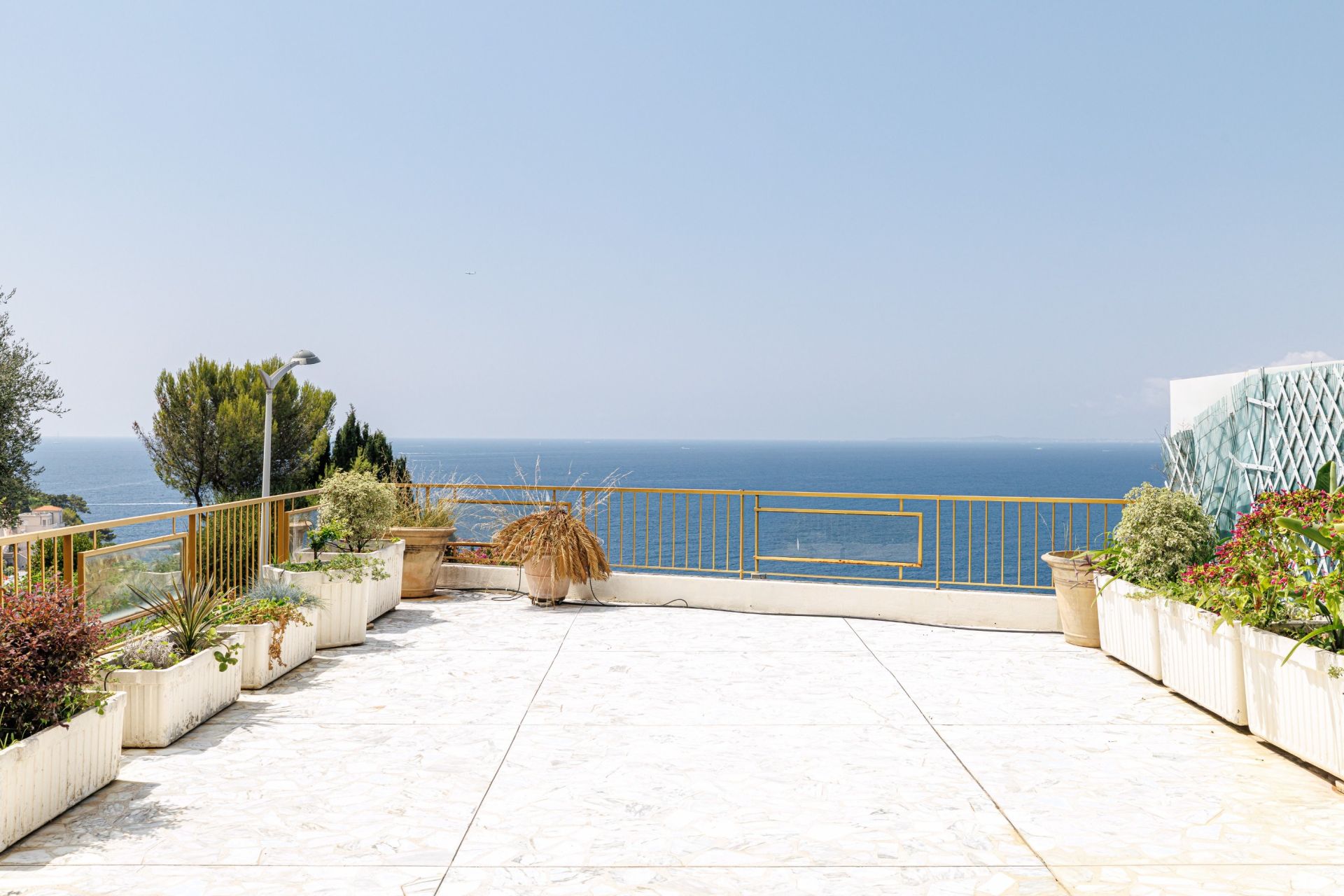 luxury apartment 2 Rooms for sale on NICE (06300)