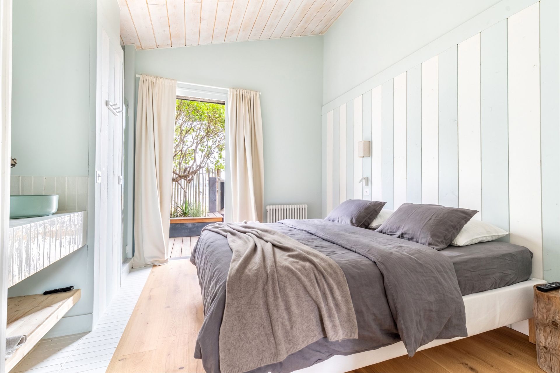 luxury house 5 Rooms for sale on CAP FERRET (33970)