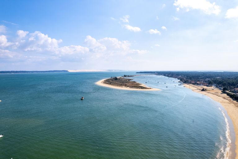 luxury house 5 Rooms for sale on CAP FERRET (33970)