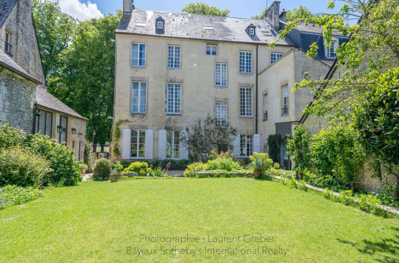 hôtel particulier 11 Pièces en vente sur BAYEUX (14400)