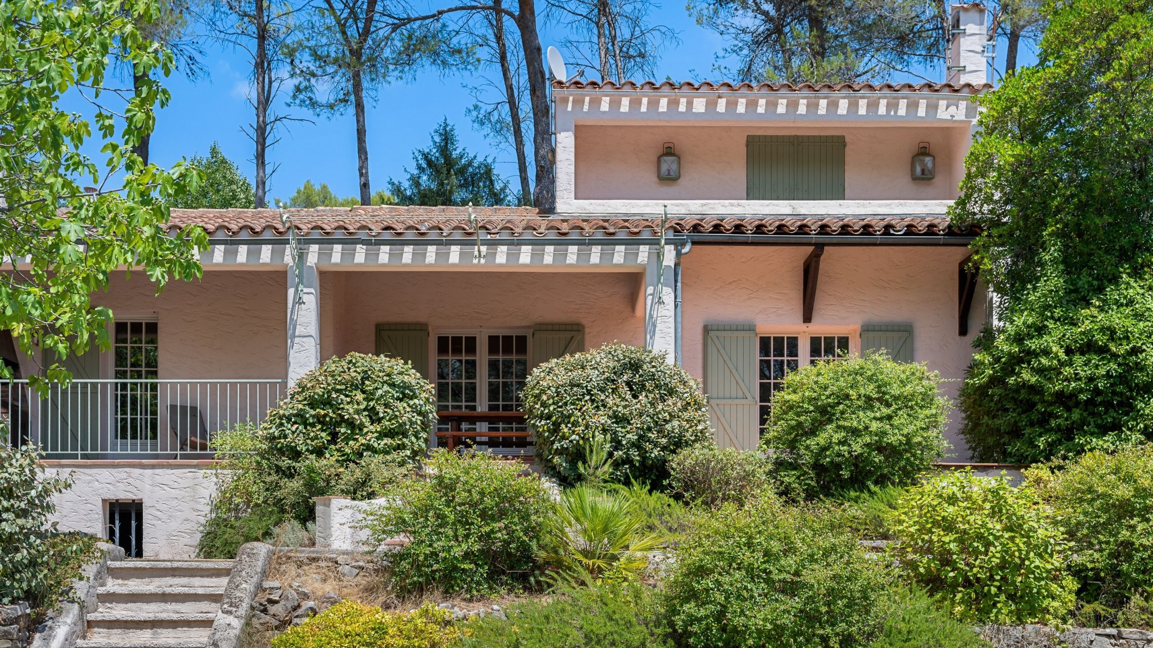 luxury provencale house 6 Rooms for sale on DRAGUIGNAN (83300)