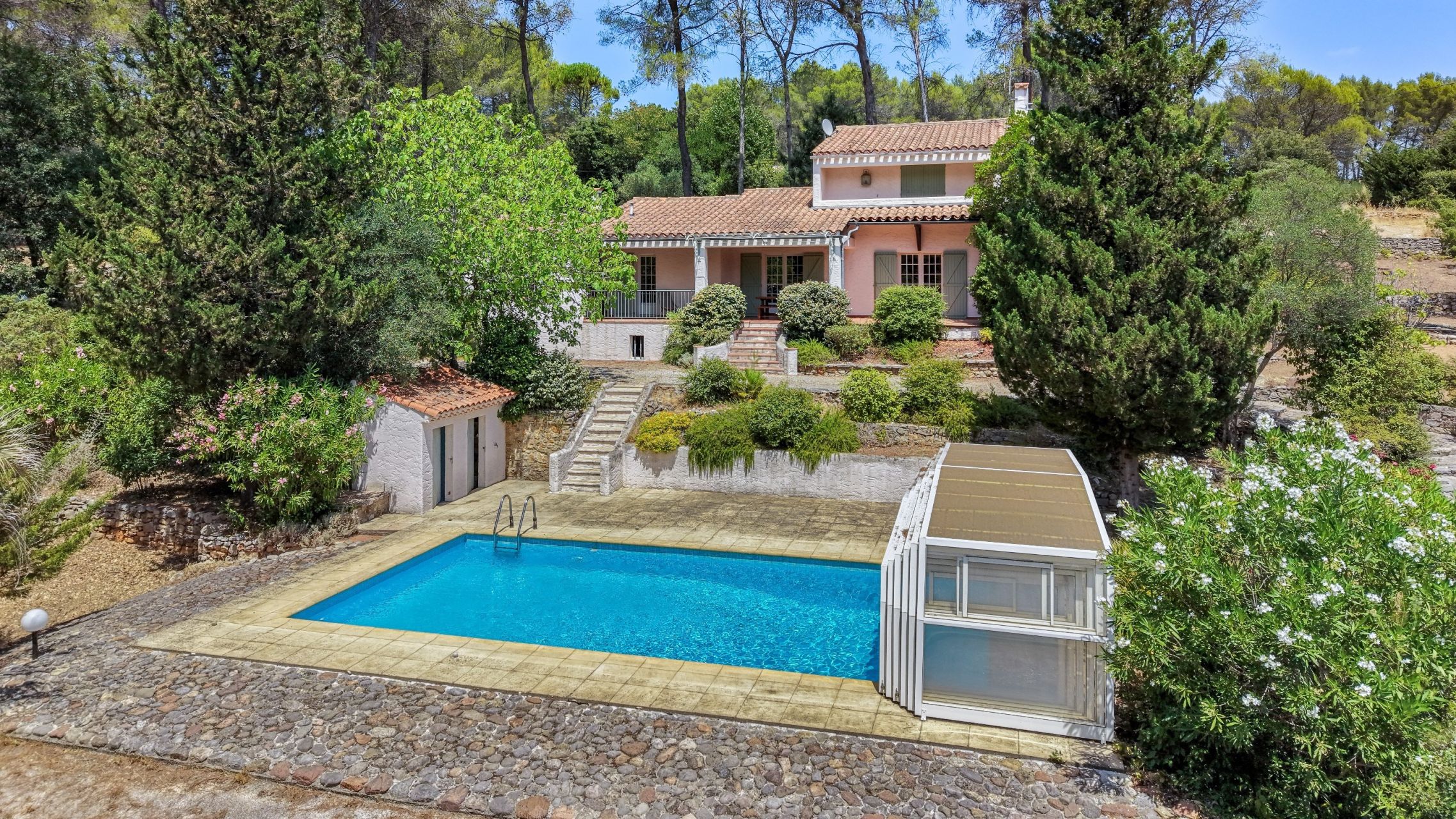luxury provencale house 6 Rooms for sale on DRAGUIGNAN (83300)