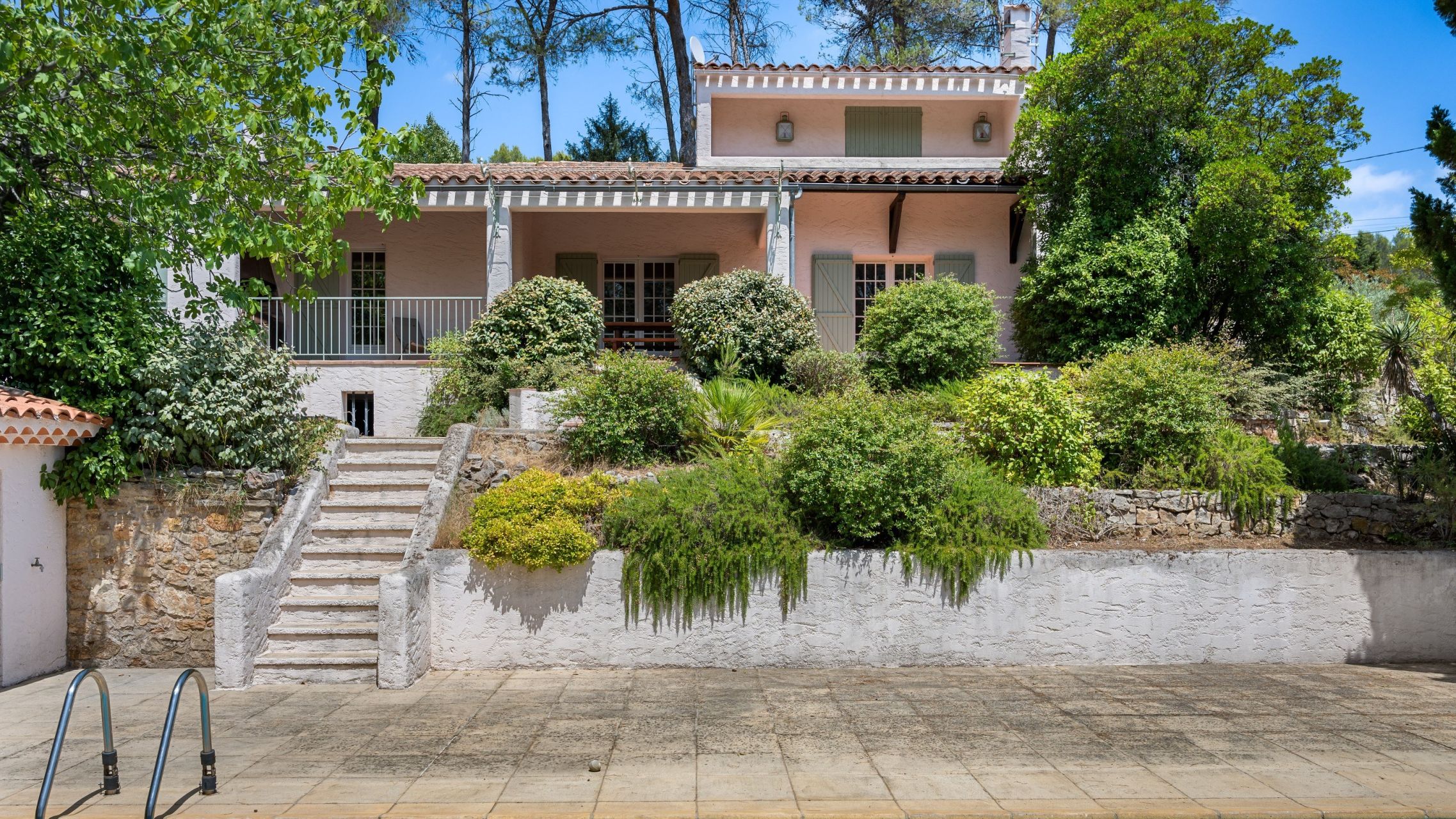 luxury provencale house 6 Rooms for sale on DRAGUIGNAN (83300)