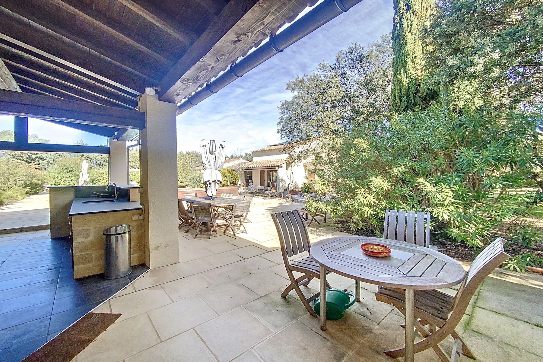 luxury house 6 Rooms for sale on UZES (30700)