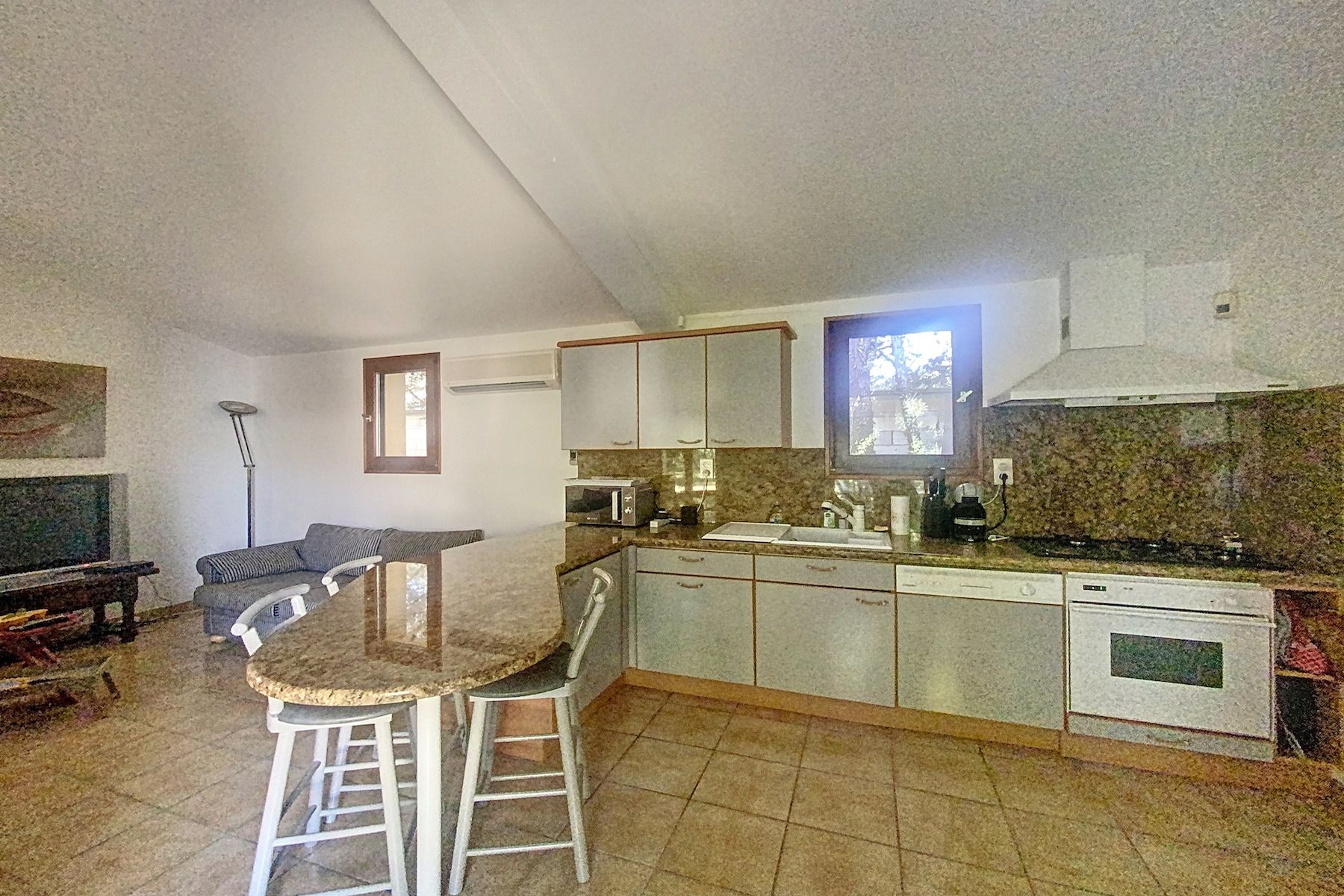 luxury house 6 Rooms for sale on UZES (30700)
