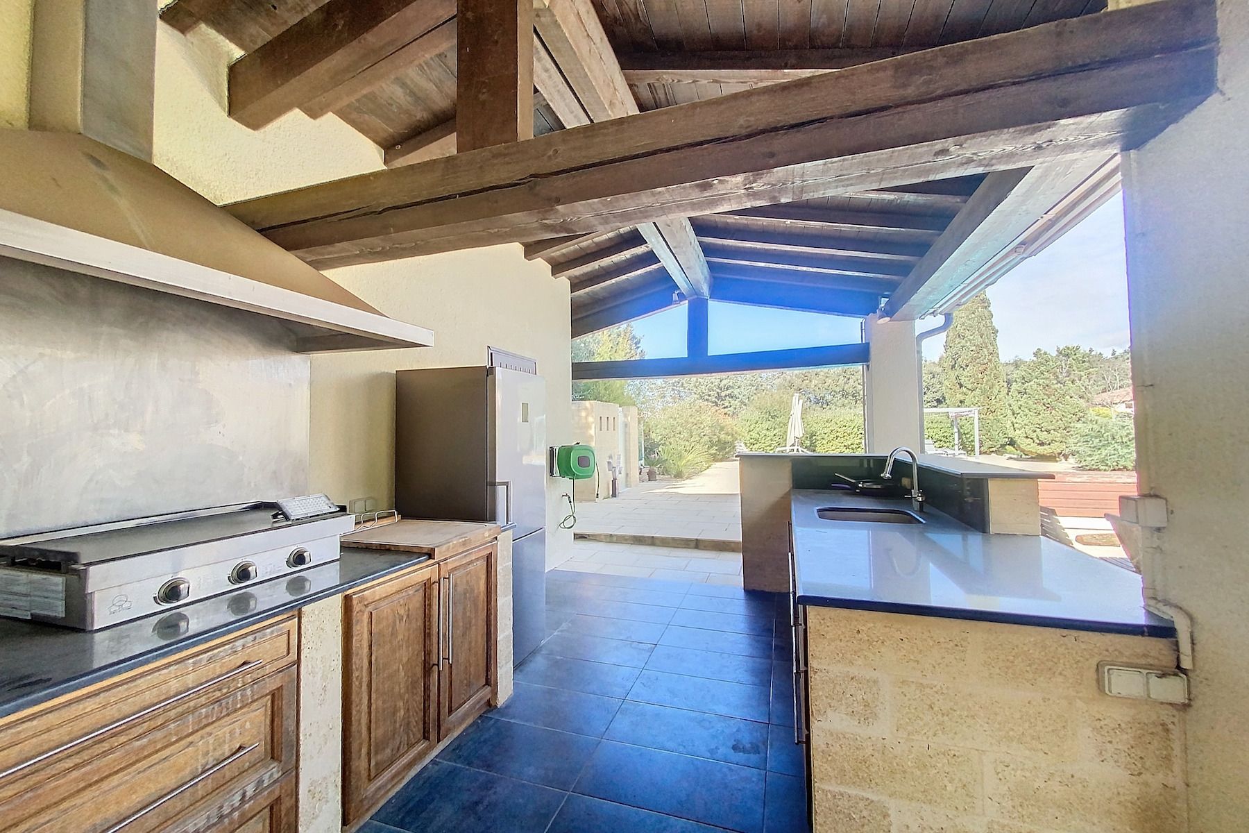 luxury house 6 Rooms for sale on UZES (30700)