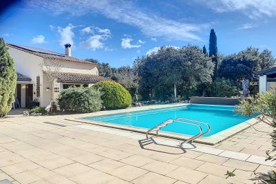 Sale Luxury house Uzès 6&nbsp;Rooms 223&nbsp;m²