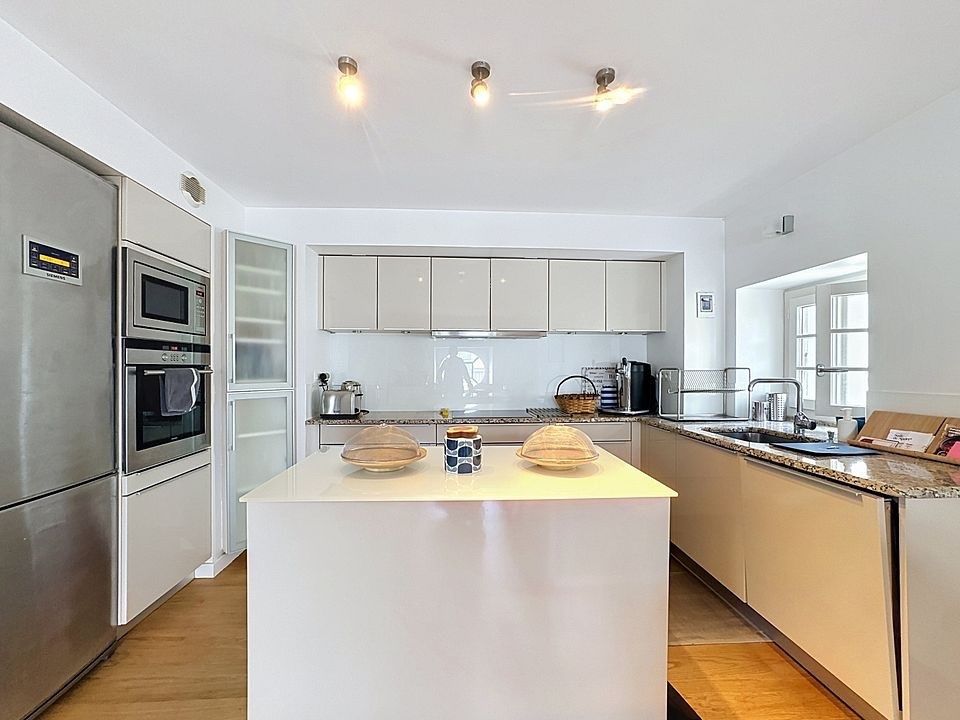 luxury apartment 4 Rooms for sale on BIARRITZ (64200)