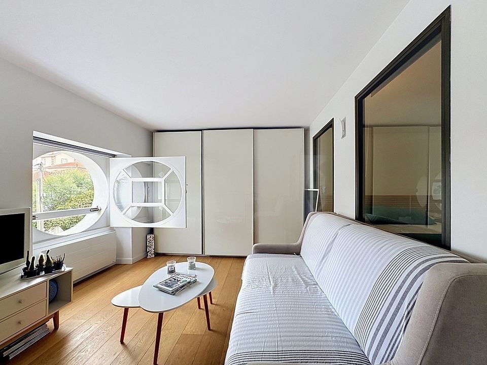 luxury apartment 4 Rooms for sale on BIARRITZ (64200)
